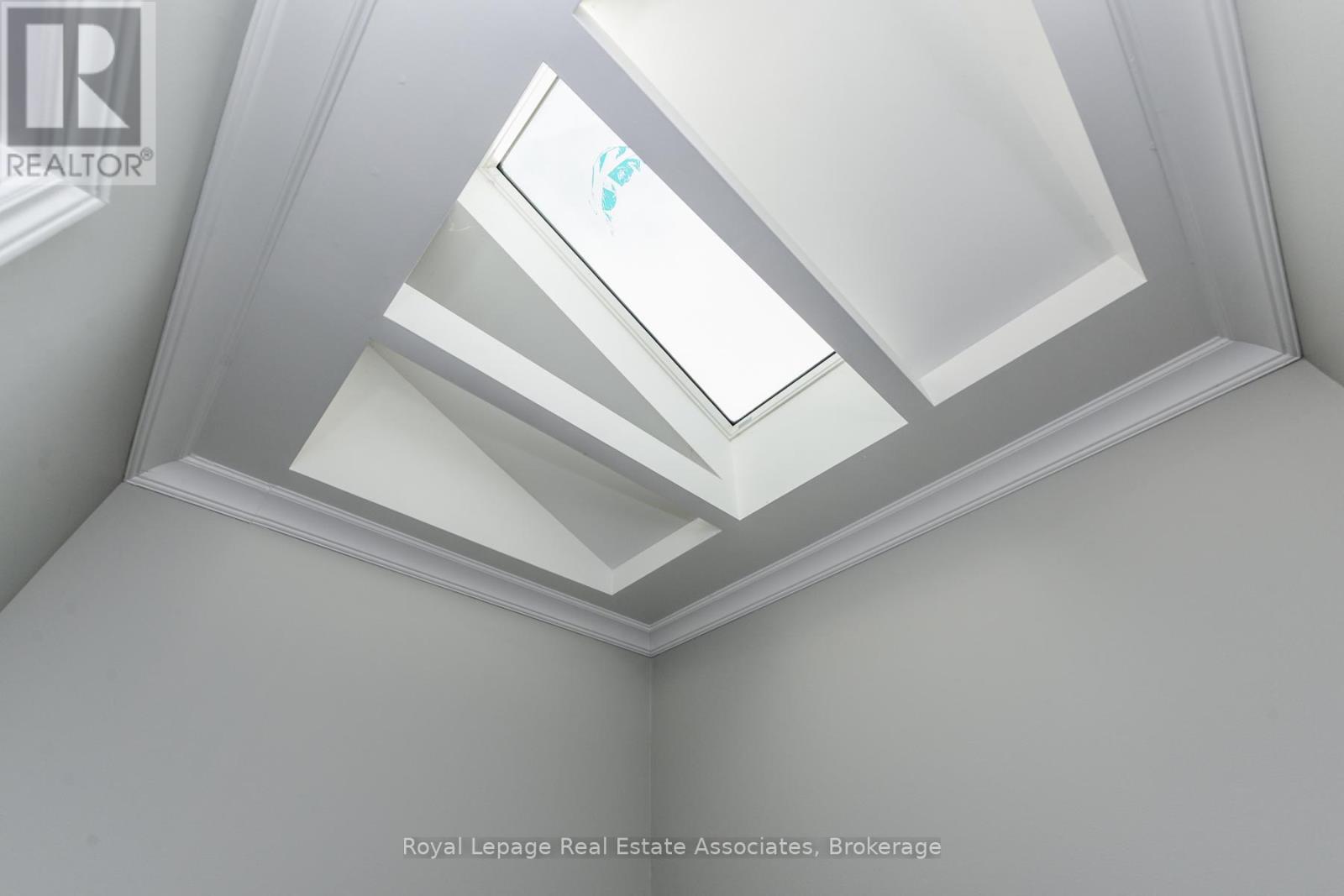 Upper Level - 3162 Folkway Drive, Mississauga, Ontario  L5L 2A3 - Photo 9 - W12590950