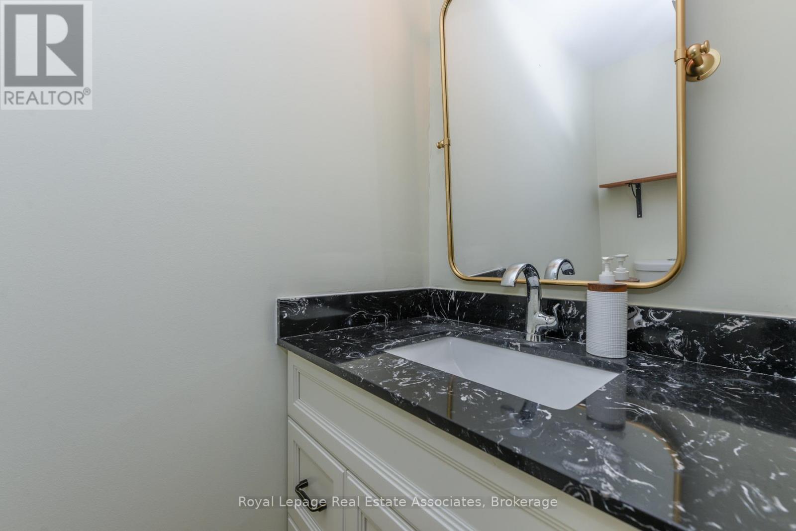 Upper Level - 3162 Folkway Drive, Mississauga, Ontario  L5L 2A3 - Photo 36 - W12590950