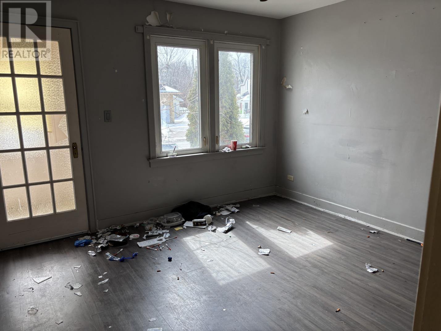 904 Wellington St E, Sault Ste. Marie, Ontario P6A 2N5 - Photo 3 - SM252324