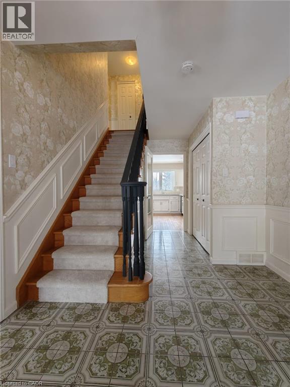 362 Pommel Gate Crescent, Waterloo, Ontario  N2L 5X4 - Photo 4 - 40806058