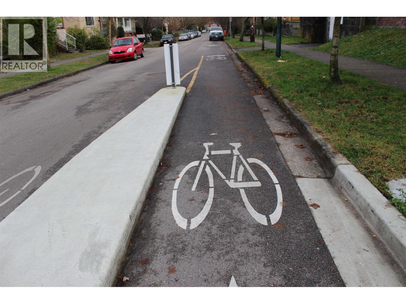 1925 Adanac Street, Vancouver, British Columbia  V5L 2E5 - Photo 3 - R3090475