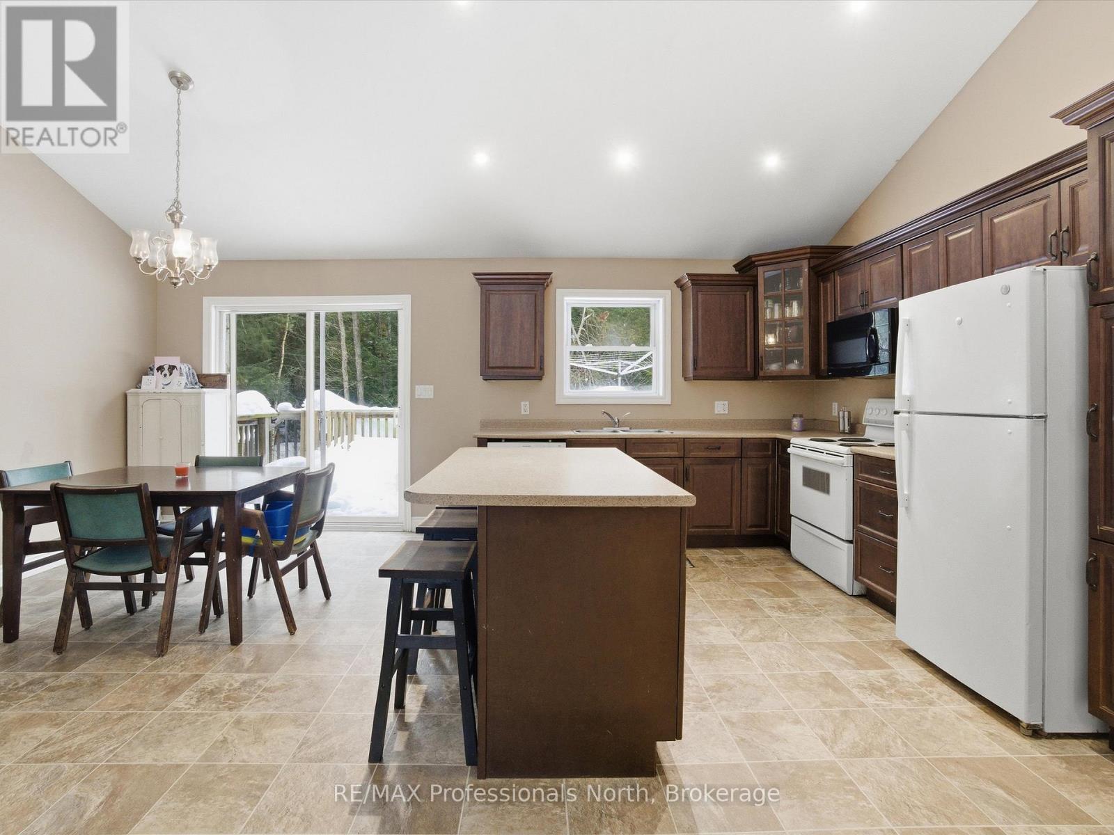 1017 Church Hill Road, Bracebridge, Ontario  P1L 1X1 - Photo 11 - X12805136