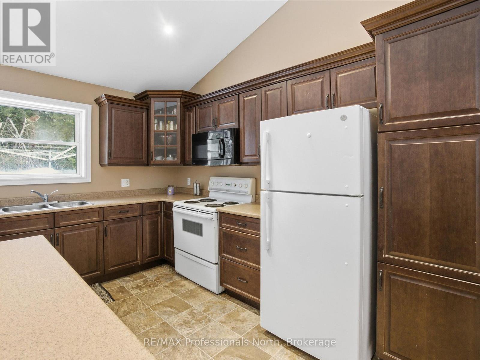 1017 Church Hill Road, Bracebridge, Ontario  P1L 1X1 - Photo 14 - X12805136