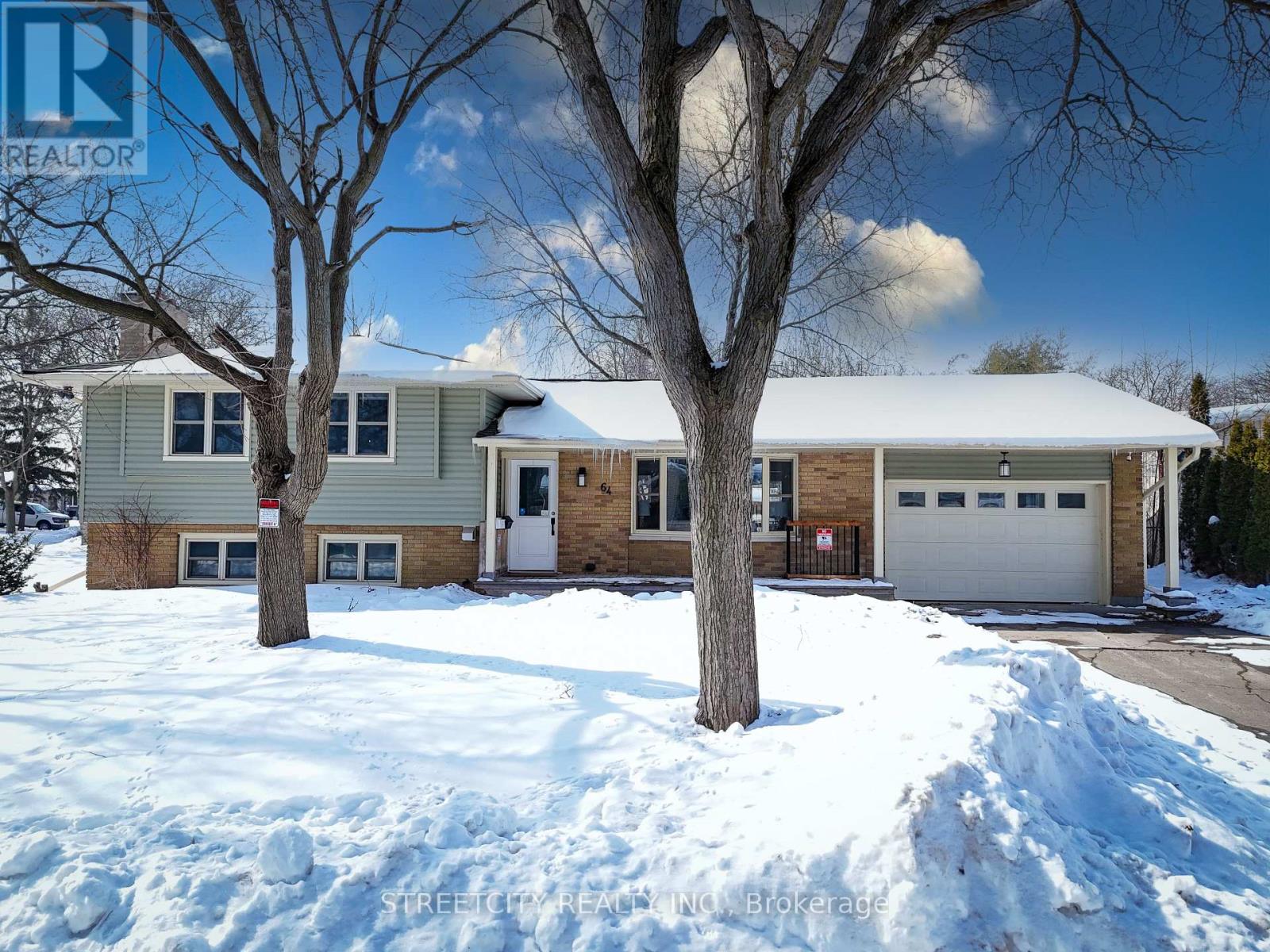 Photo 2 of 40 for 64 Downing Crescent