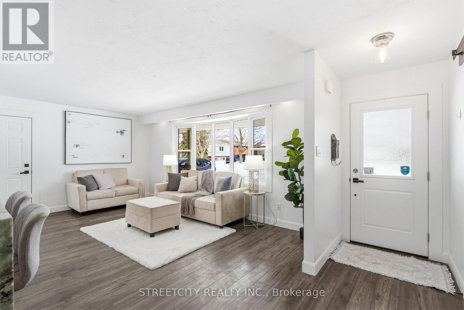 Photo 4 of 40 for 64 Downing Crescent