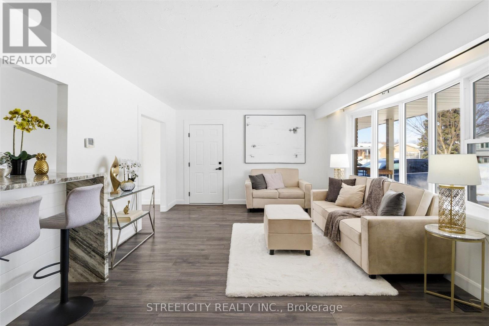 Photo 5 of 40 for 64 Downing Crescent