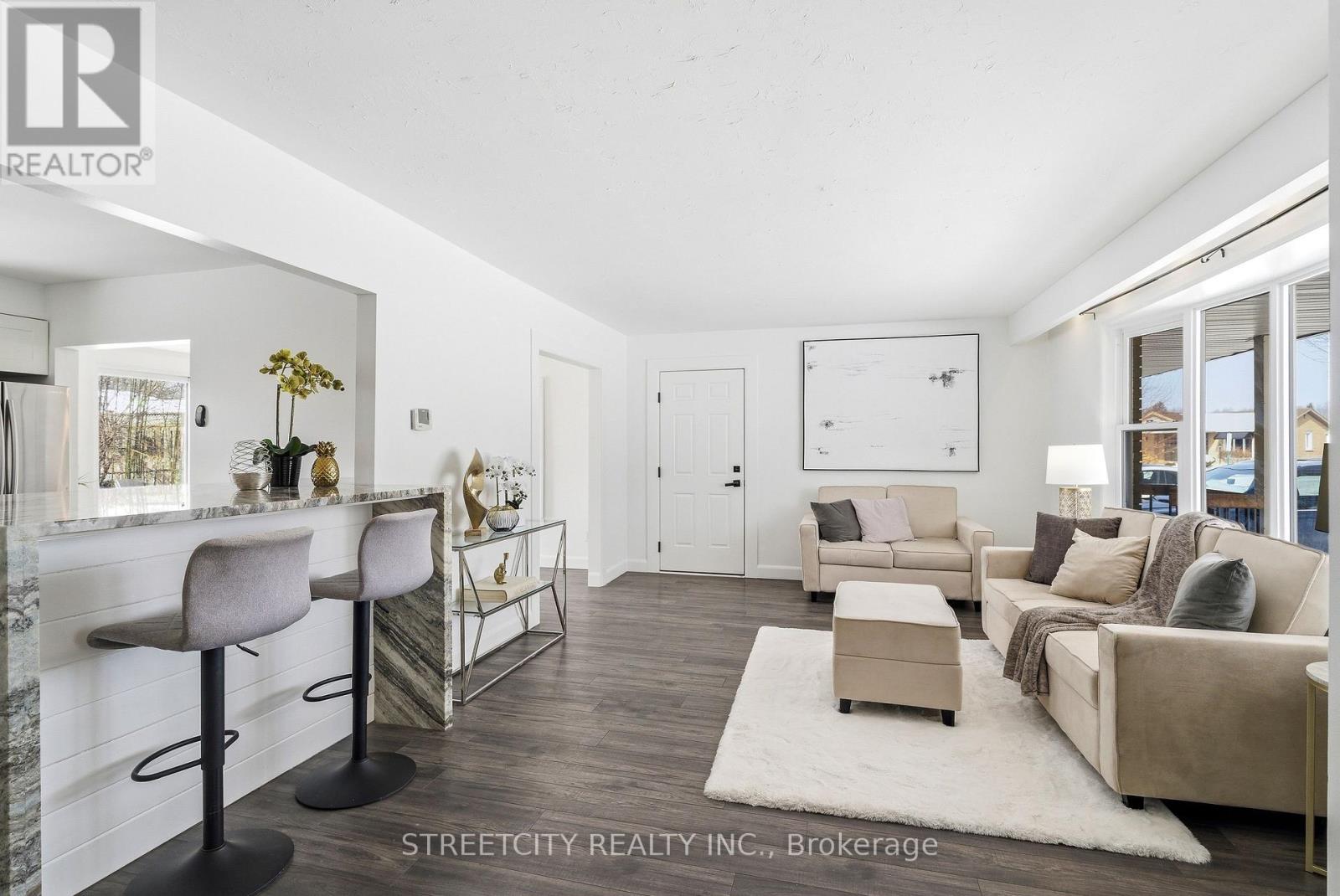 Photo 6 of 40 for 64 Downing Crescent