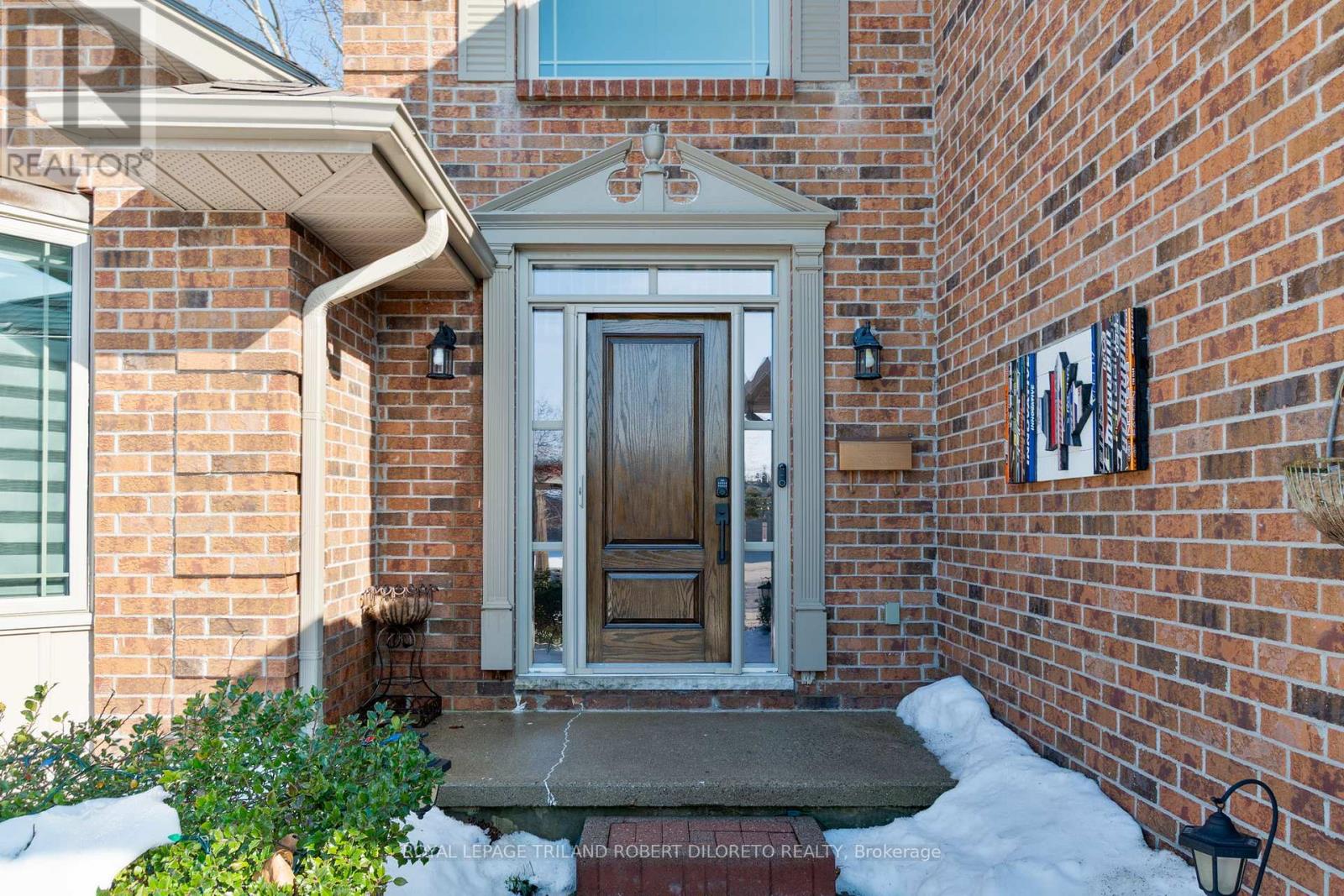 987 Griffith Street, London South, Ontario  N6K 3Z2 - Photo 2 - X12805174