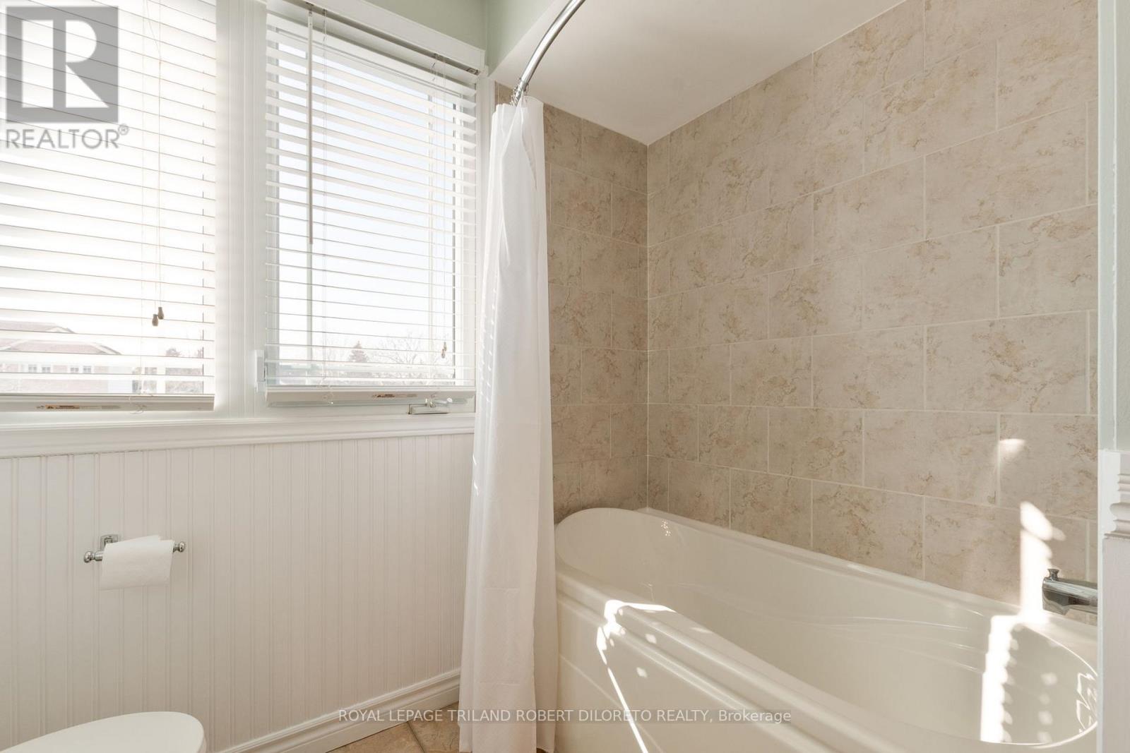 987 Griffith Street, London South, Ontario  N6K 3Z2 - Photo 25 - X12805174