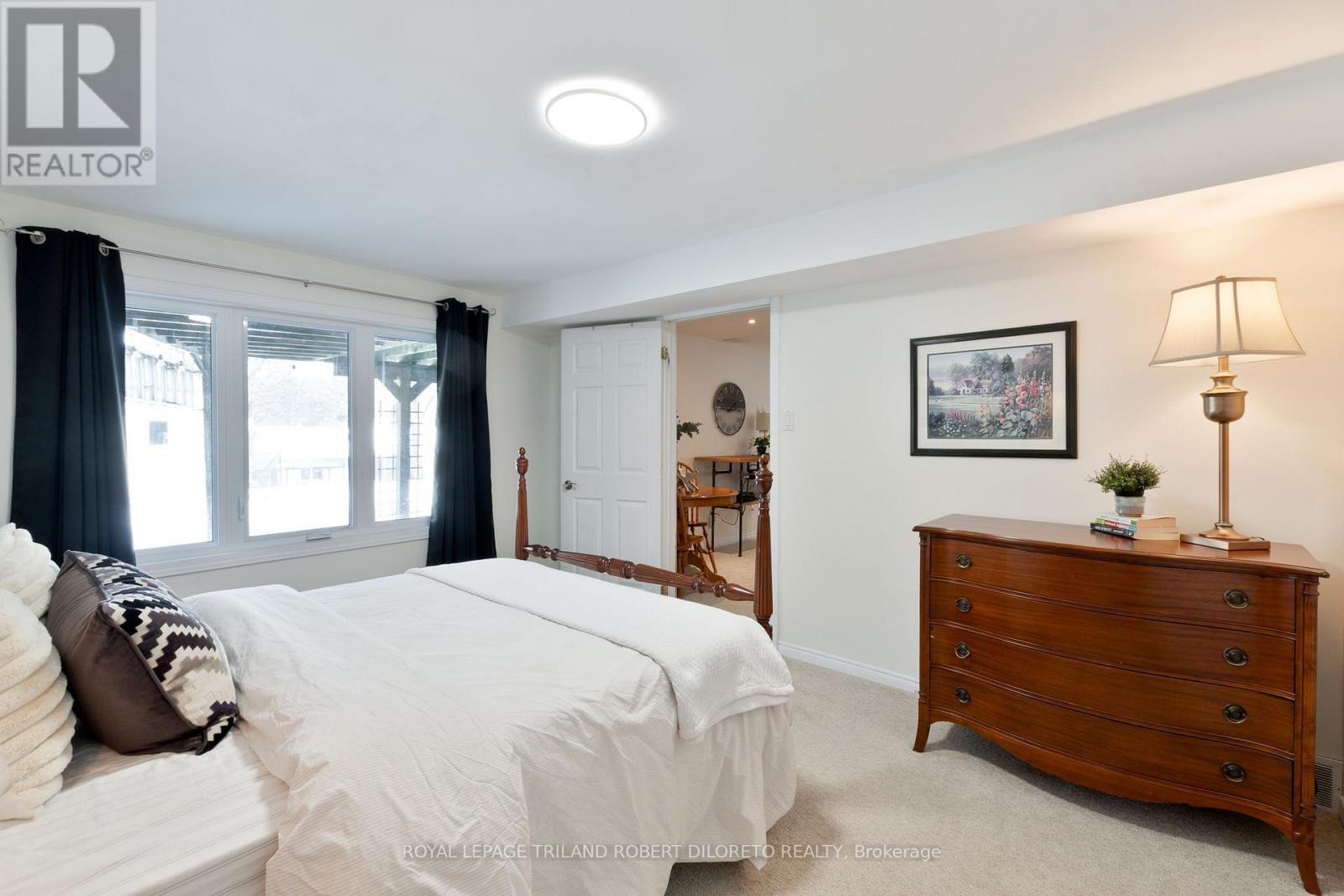 987 Griffith Street, London South, Ontario  N6K 3Z2 - Photo 31 - X12805174