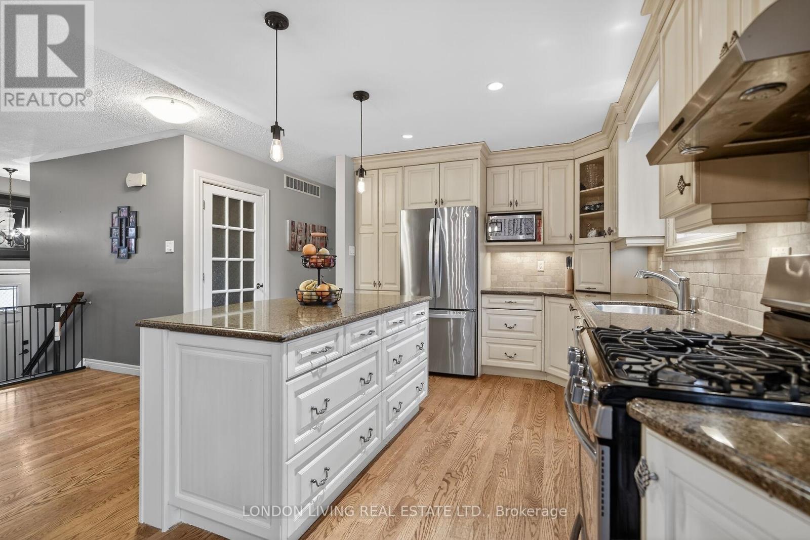 167 Dearborn Avenue, London South, Ontario  N6K 2W6 - Photo 10 - X12805184