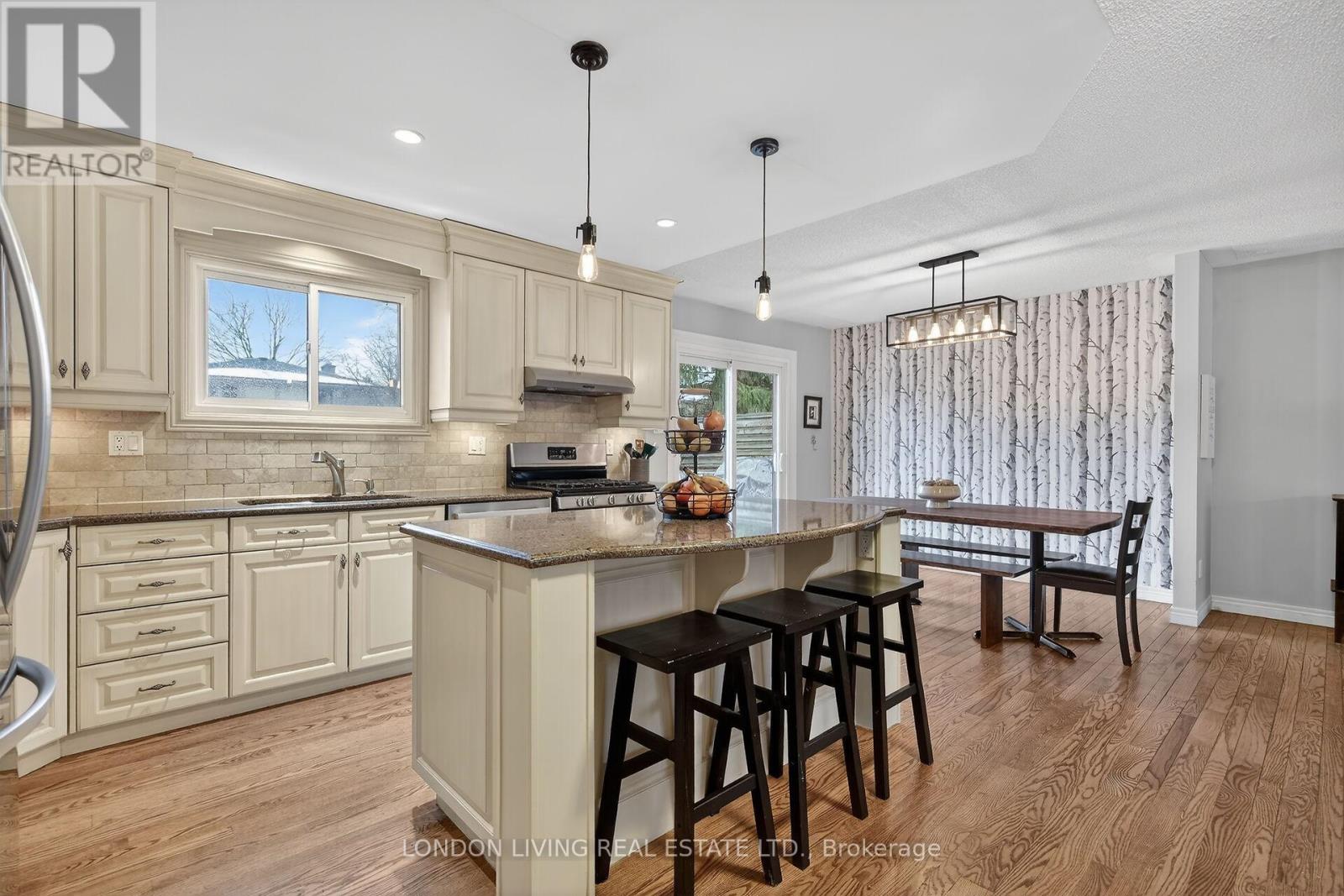 167 Dearborn Avenue, London South, Ontario  N6K 2W6 - Photo 12 - X12805184