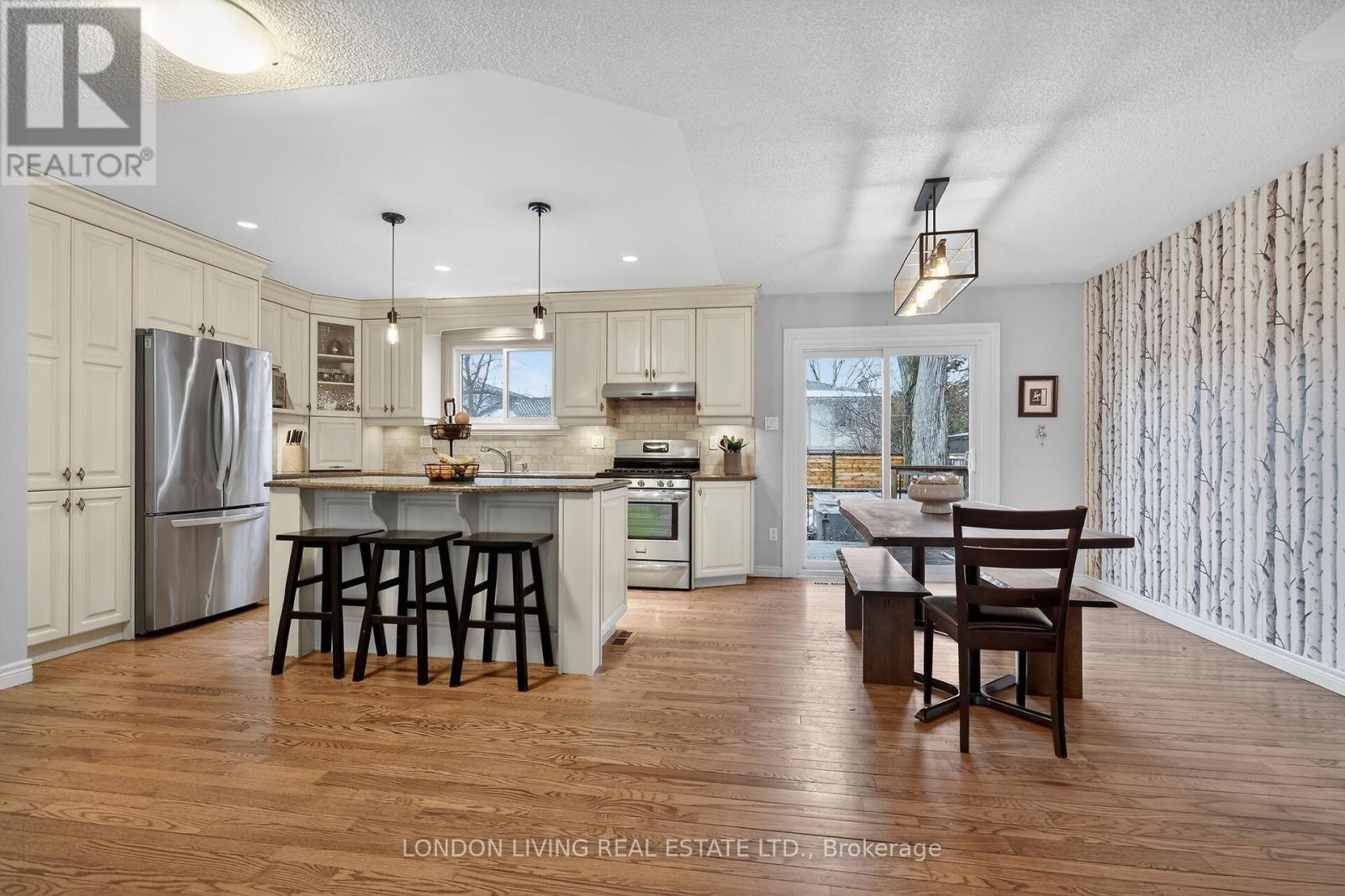 167 Dearborn Avenue, London South, Ontario  N6K 2W6 - Photo 6 - X12805184