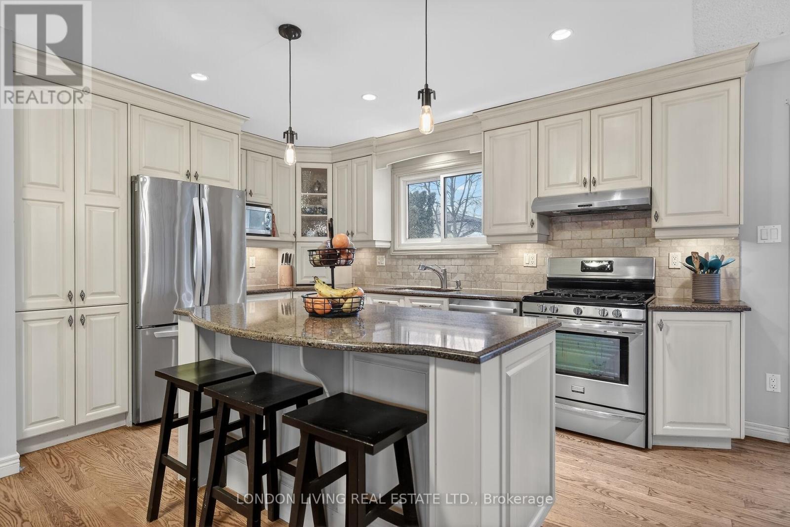 167 Dearborn Avenue, London South, Ontario  N6K 2W6 - Photo 7 - X12805184