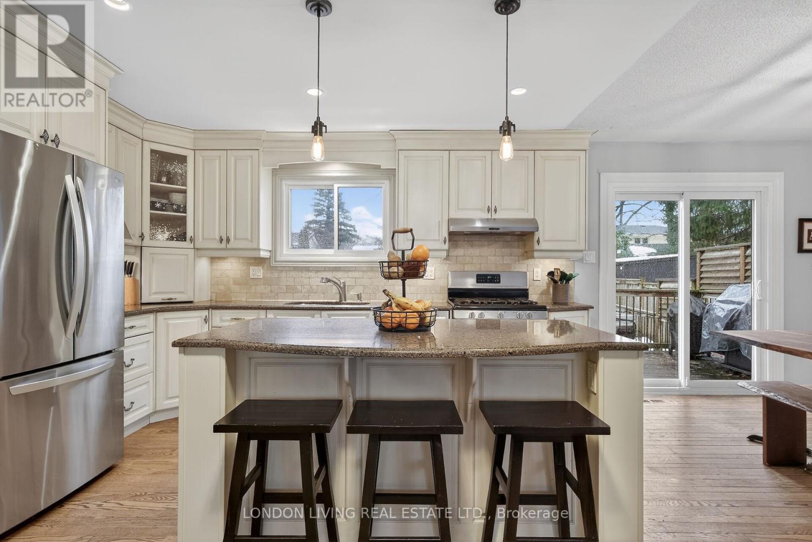 167 Dearborn Avenue, London South, Ontario  N6K 2W6 - Photo 8 - X12805184