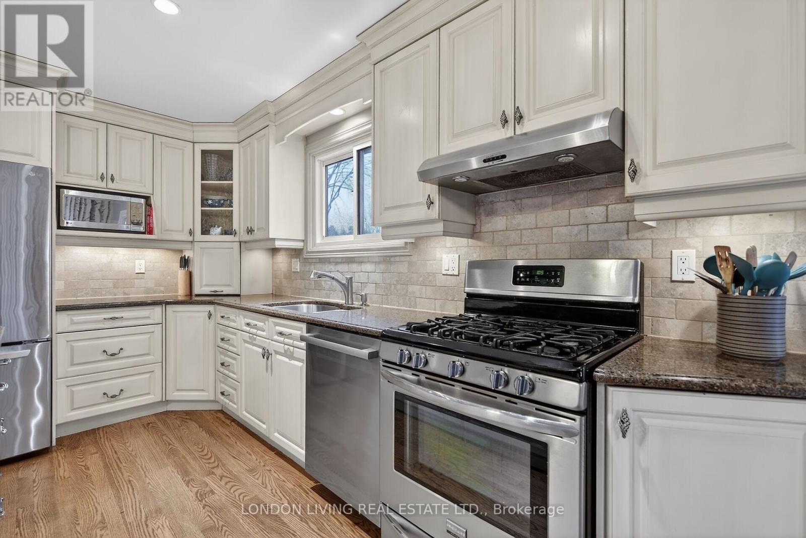 167 Dearborn Avenue, London South, Ontario  N6K 2W6 - Photo 9 - X12805184