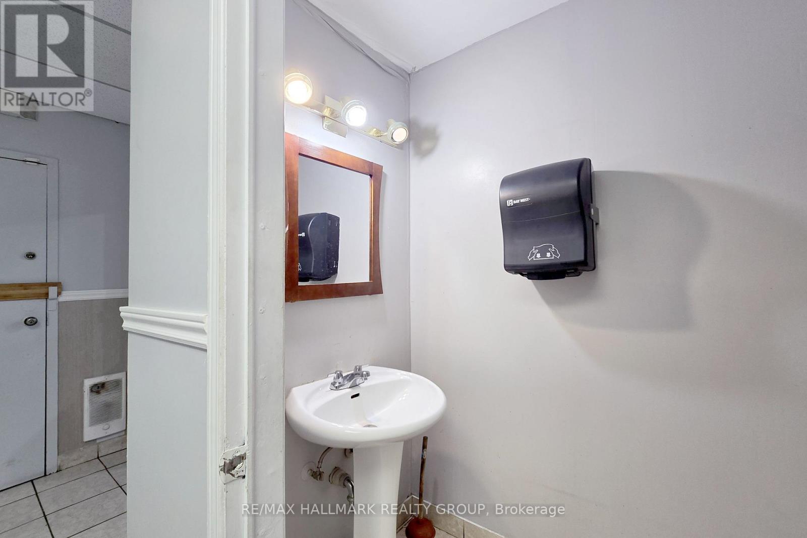 101-103 - 2019 Bank Street, Ottawa, Ontario K1V 0N1 - Photo 19 - X12805074