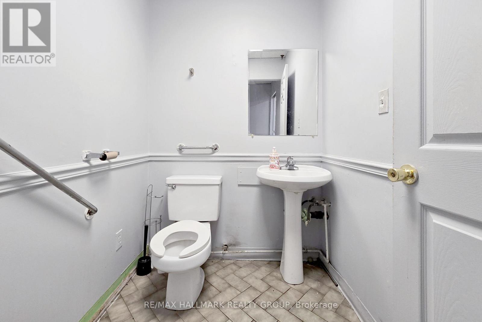 101-103 - 2019 Bank Street, Ottawa, Ontario K1V 0N1 - Photo 22 - X12805074