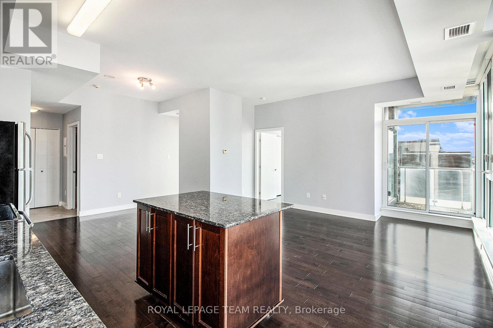 1009 - 179 Metcalfe Street, Ottawa, Ontario  K2P 1P7 - Photo 5 - X12805100