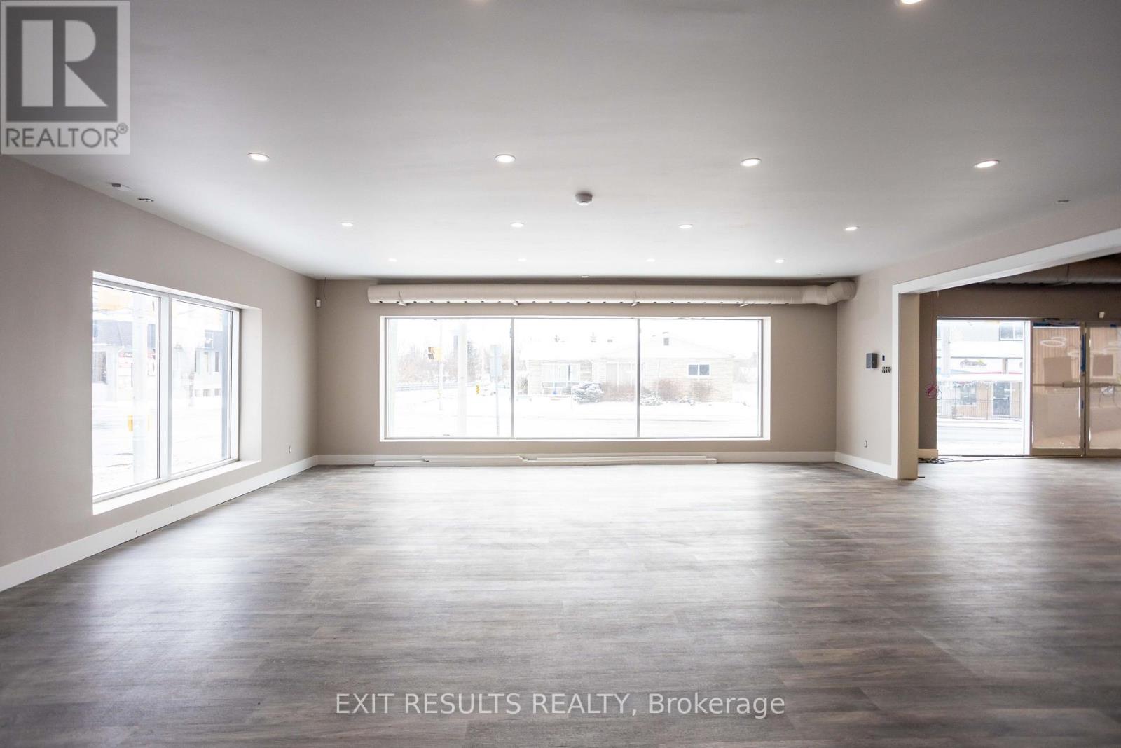 1027 Notre Dame Street, Russell, Ontario  K0A 1W0 - Photo 3 - X12805176