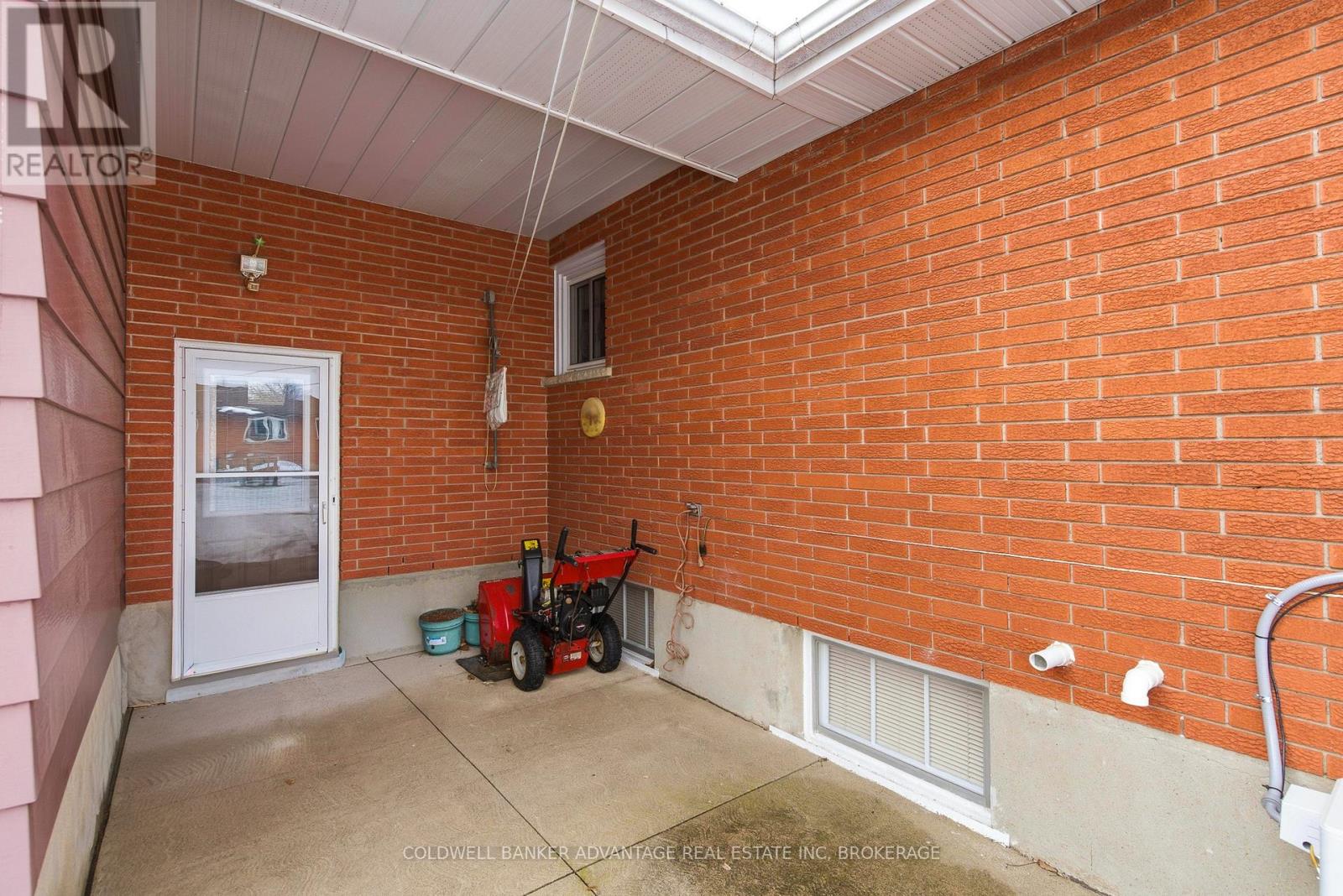 56 Eastdale Crescent, Welland, Ontario  L3B 1E8 - Photo 8 - X12805056