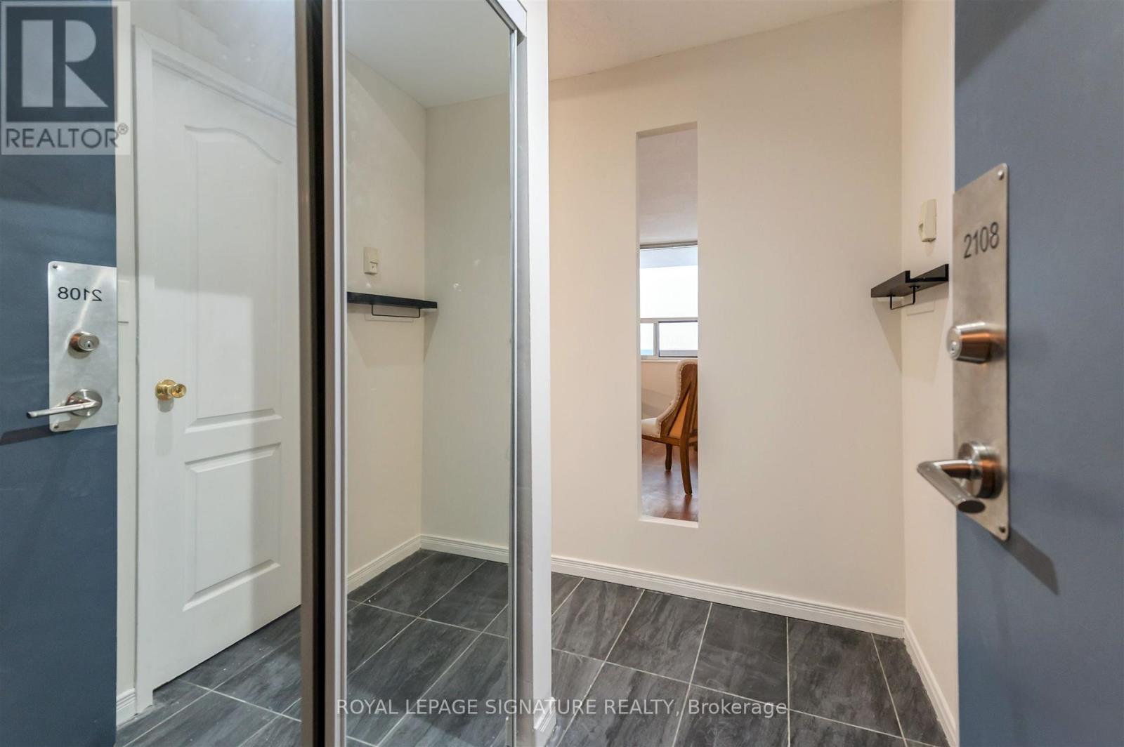 2108 - 40 Homewood Avenue, Toronto, Ontario  M4Y 2K2 - Photo 2 - C12804976