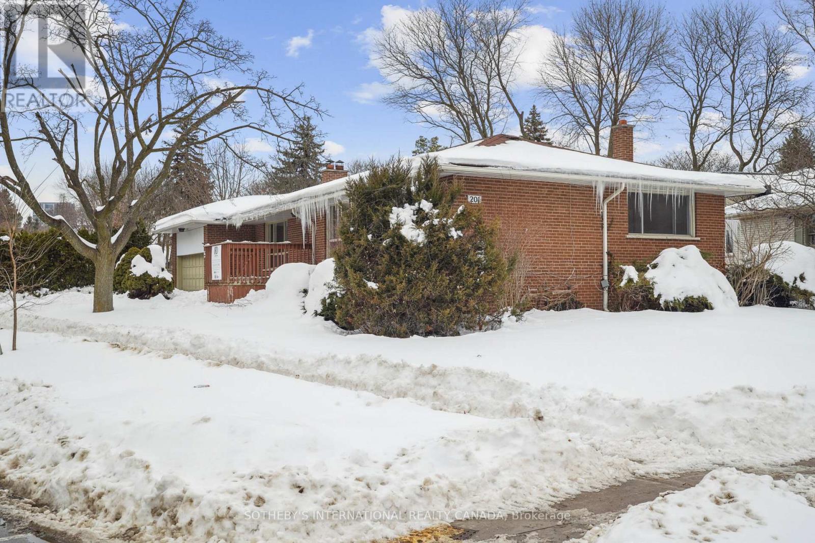 201 FENN AVENUE, Toronto, Ontario