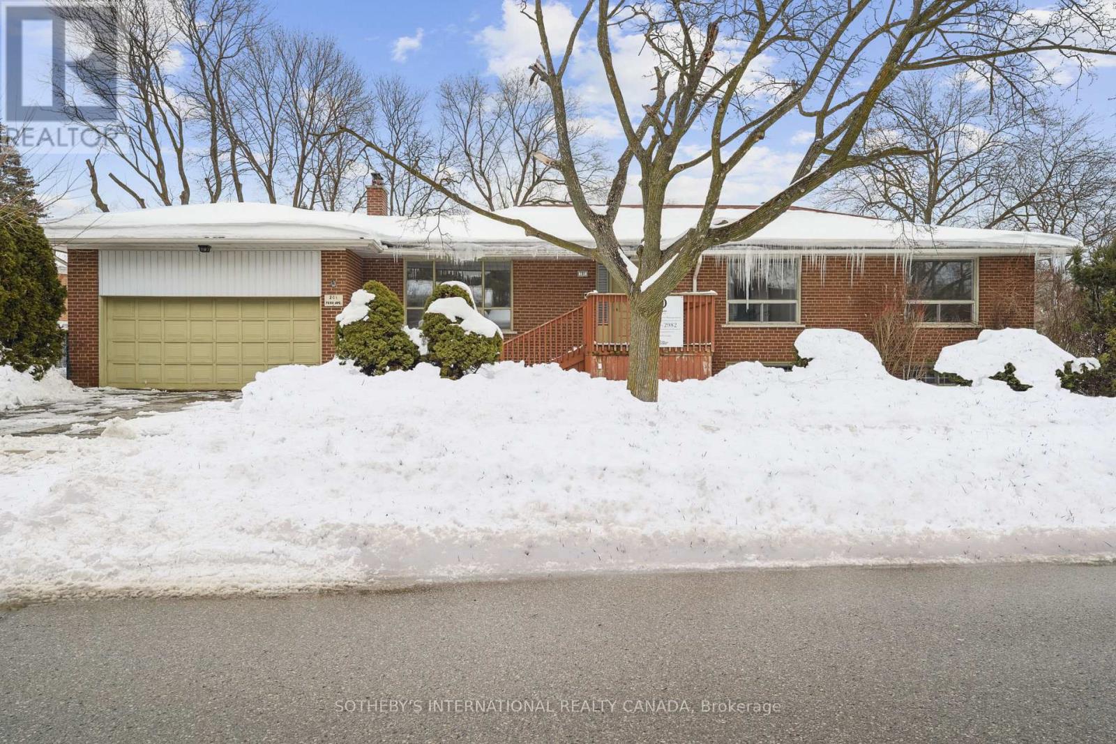 201 Fenn Avenue, Toronto, Ontario  M2P 1Y1 - Photo 3 - C12805048