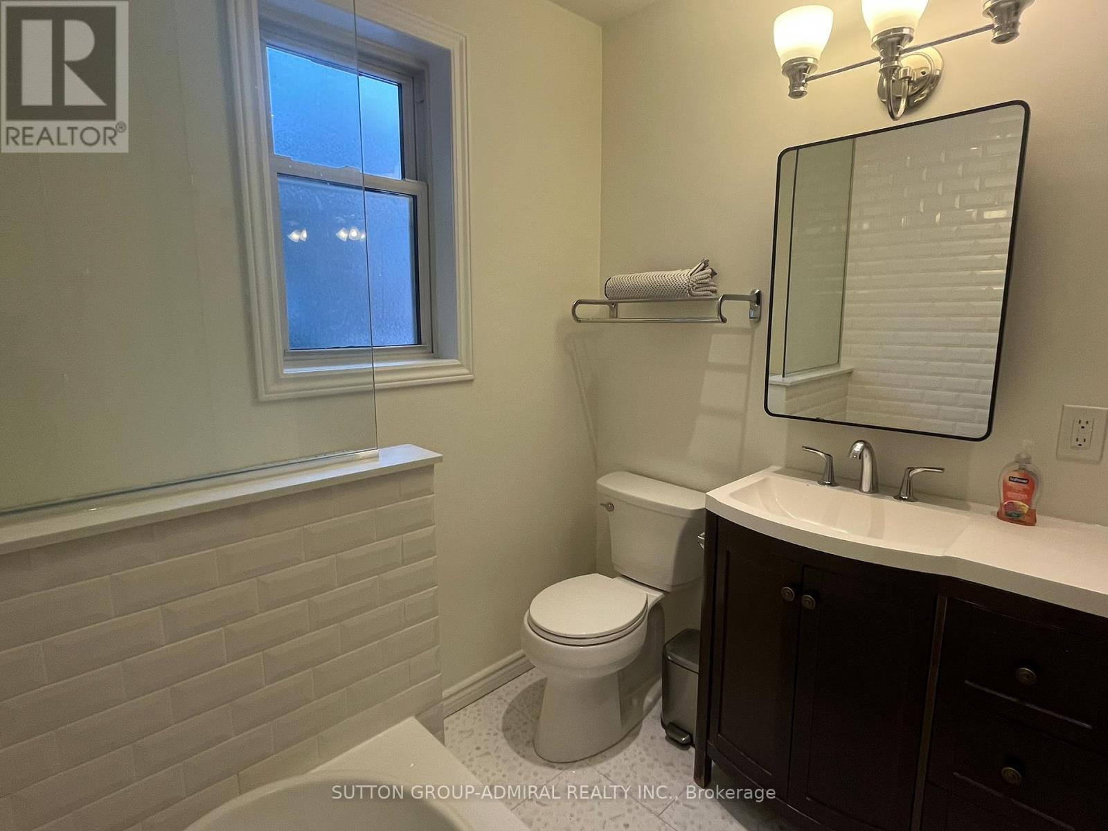 Back Studio Apartment - 335 Palmerston Boulevard, Toronto, Ontario  M6G 2N5 - Photo 14 - C12805064