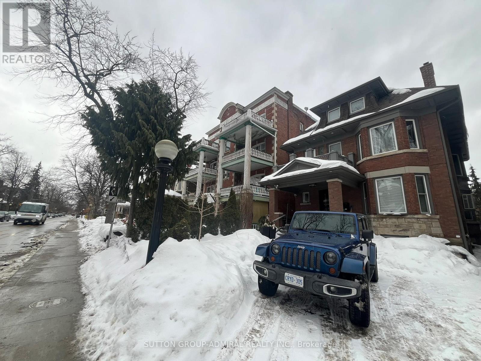 Back Studio Apartment - 335 Palmerston Boulevard, Toronto, Ontario  M6G 2N5 - Photo 2 - C12805064