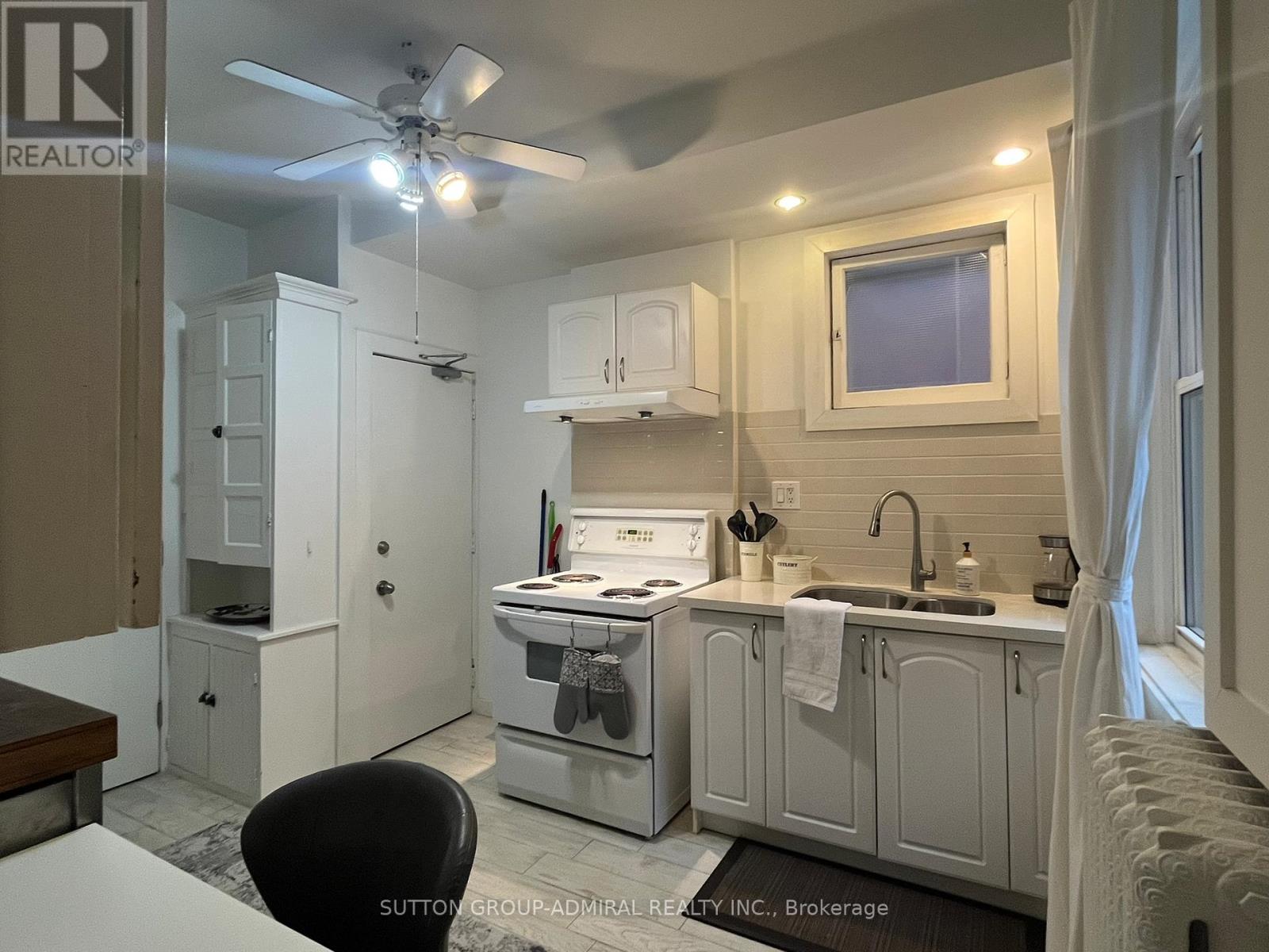 Back Studio Apartment - 335 Palmerston Boulevard, Toronto, Ontario  M6G 2N5 - Photo 24 - C12805064