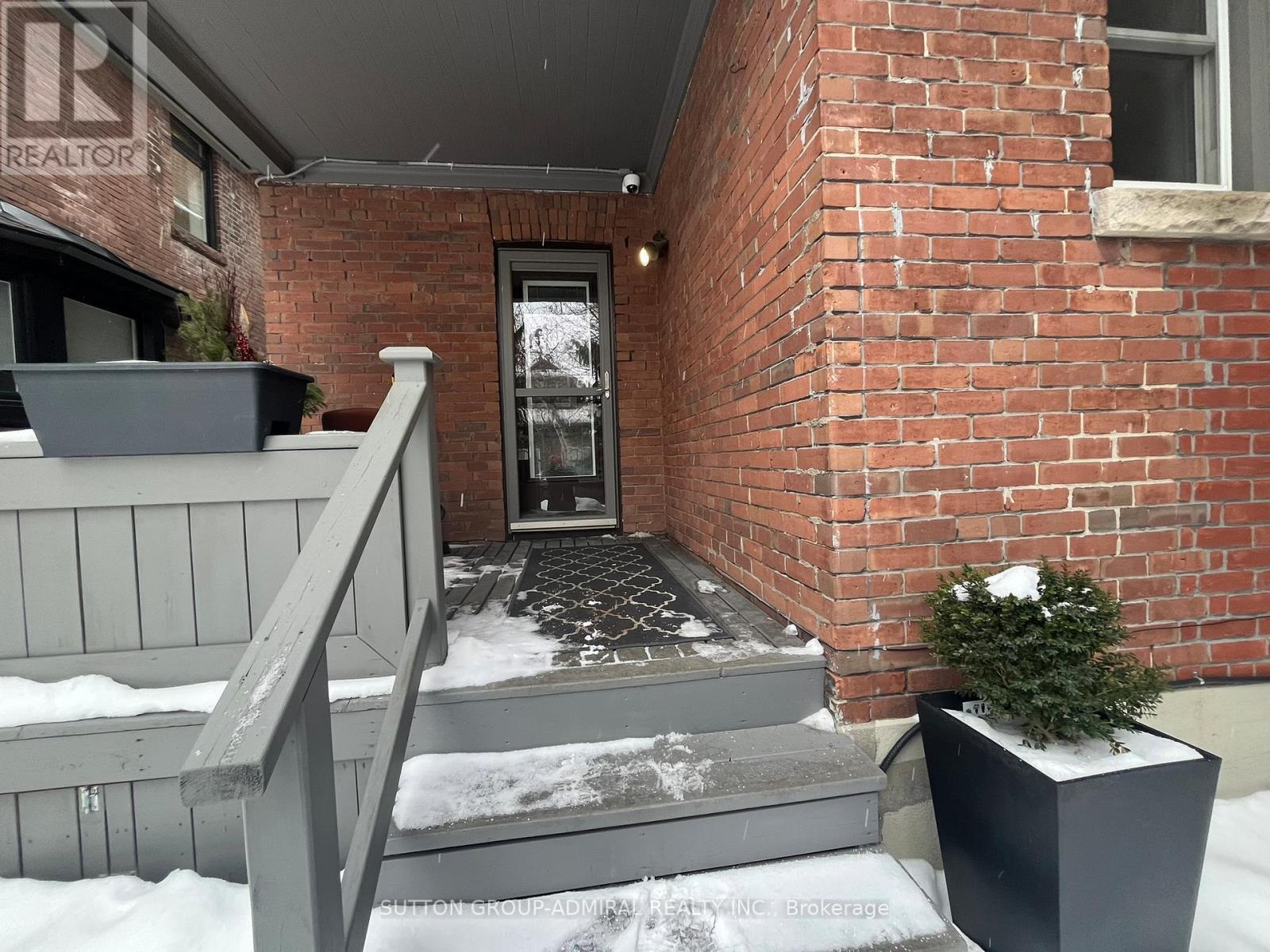 Back Studio Apartment - 335 Palmerston Boulevard, Toronto, Ontario  M6G 2N5 - Photo 3 - C12805064