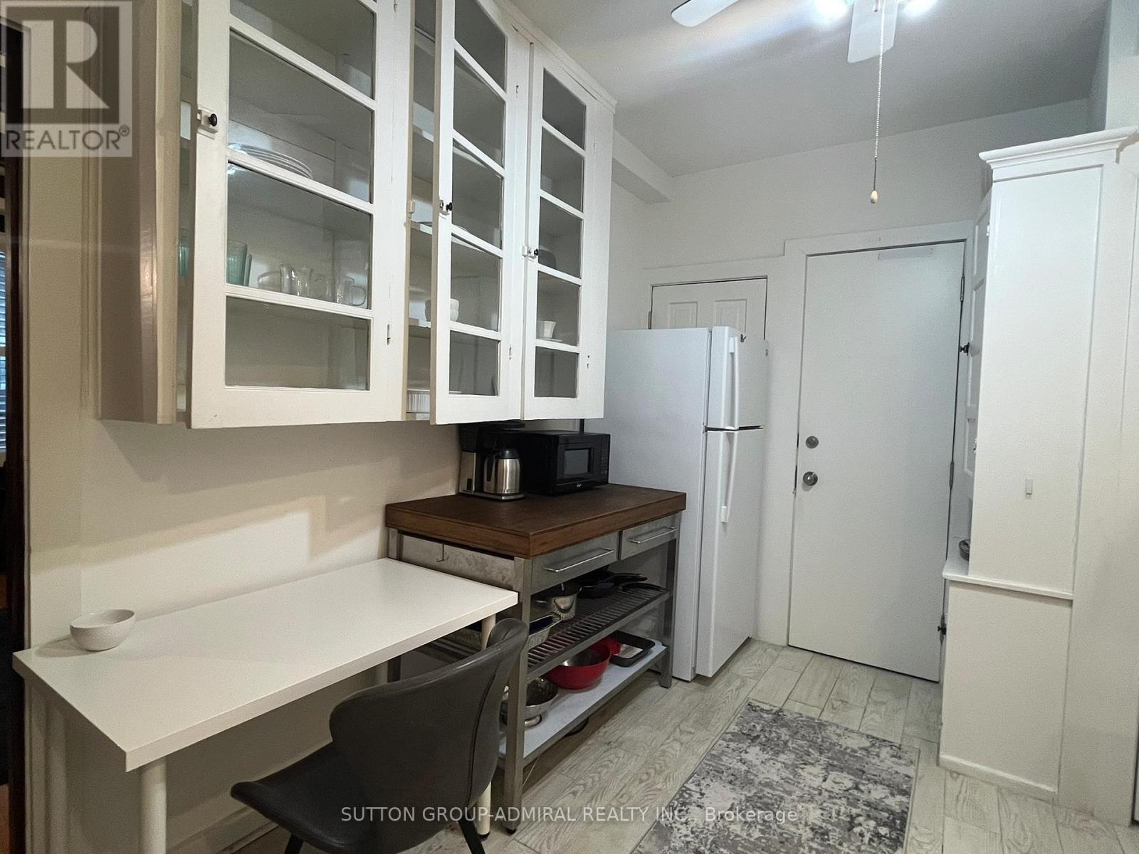 Back Studio Apartment - 335 Palmerston Boulevard, Toronto, Ontario  M6G 2N5 - Photo 5 - C12805064