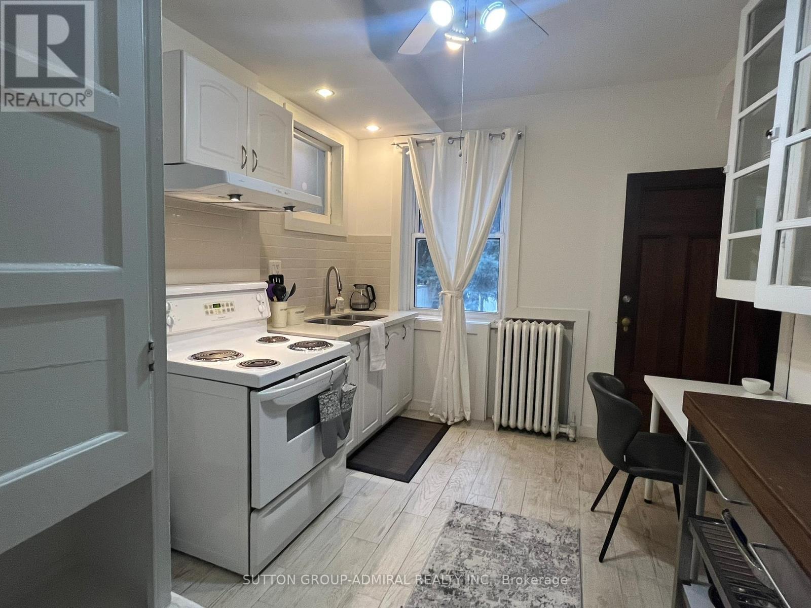 Back Studio Apartment - 335 Palmerston Boulevard, Toronto, Ontario  M6G 2N5 - Photo 7 - C12805064