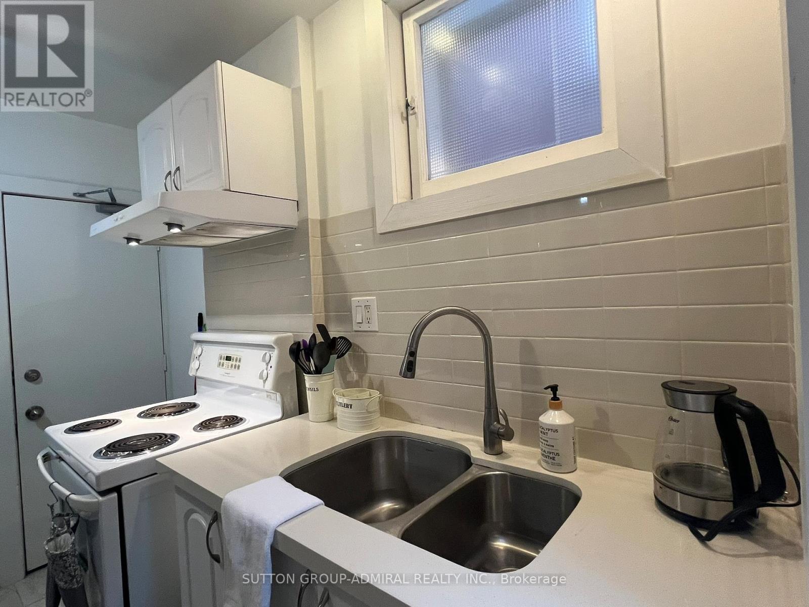 Back Studio Apartment - 335 Palmerston Boulevard, Toronto, Ontario  M6G 2N5 - Photo 8 - C12805064