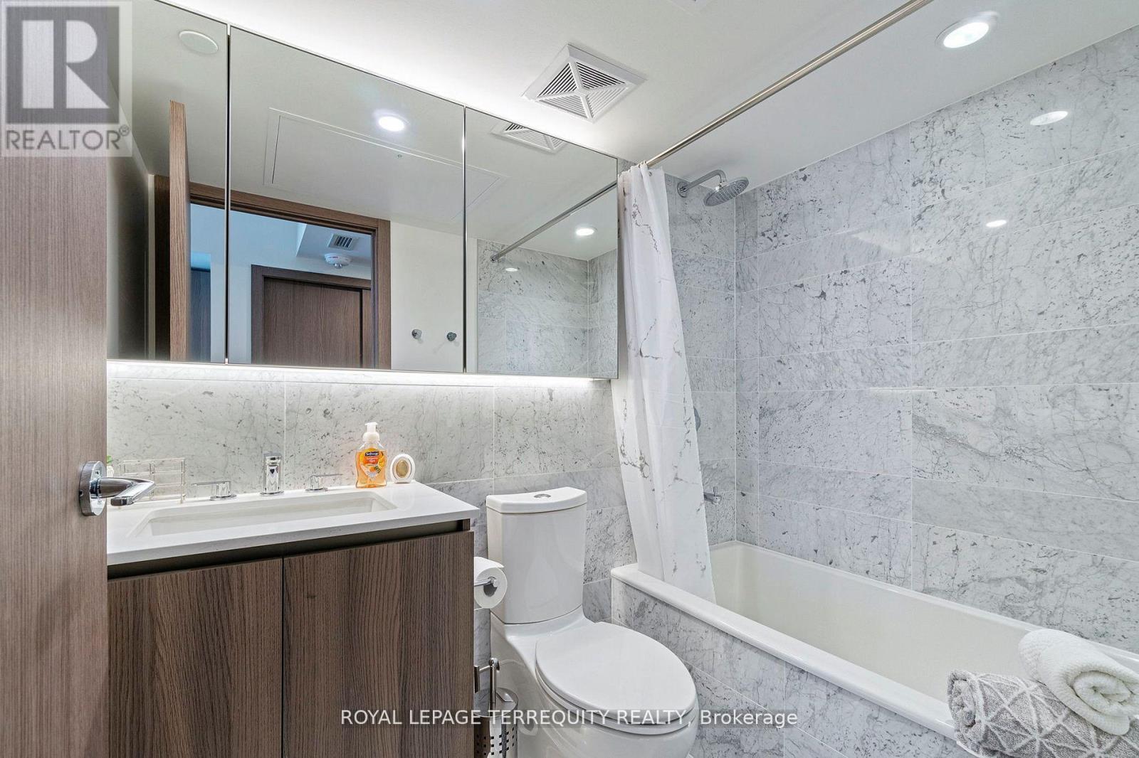 3010 - 19 Bathurst Street, Toronto, Ontario  M5V 0N2 - Photo 7 - C12805146