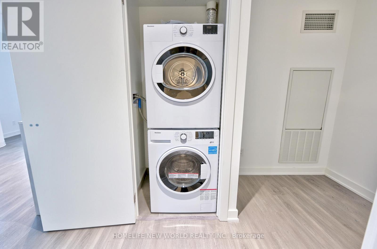 1512 - 8 Wellesley Street W, Toronto, Ontario  M4Y 0J5 - Photo 7 - C12805188