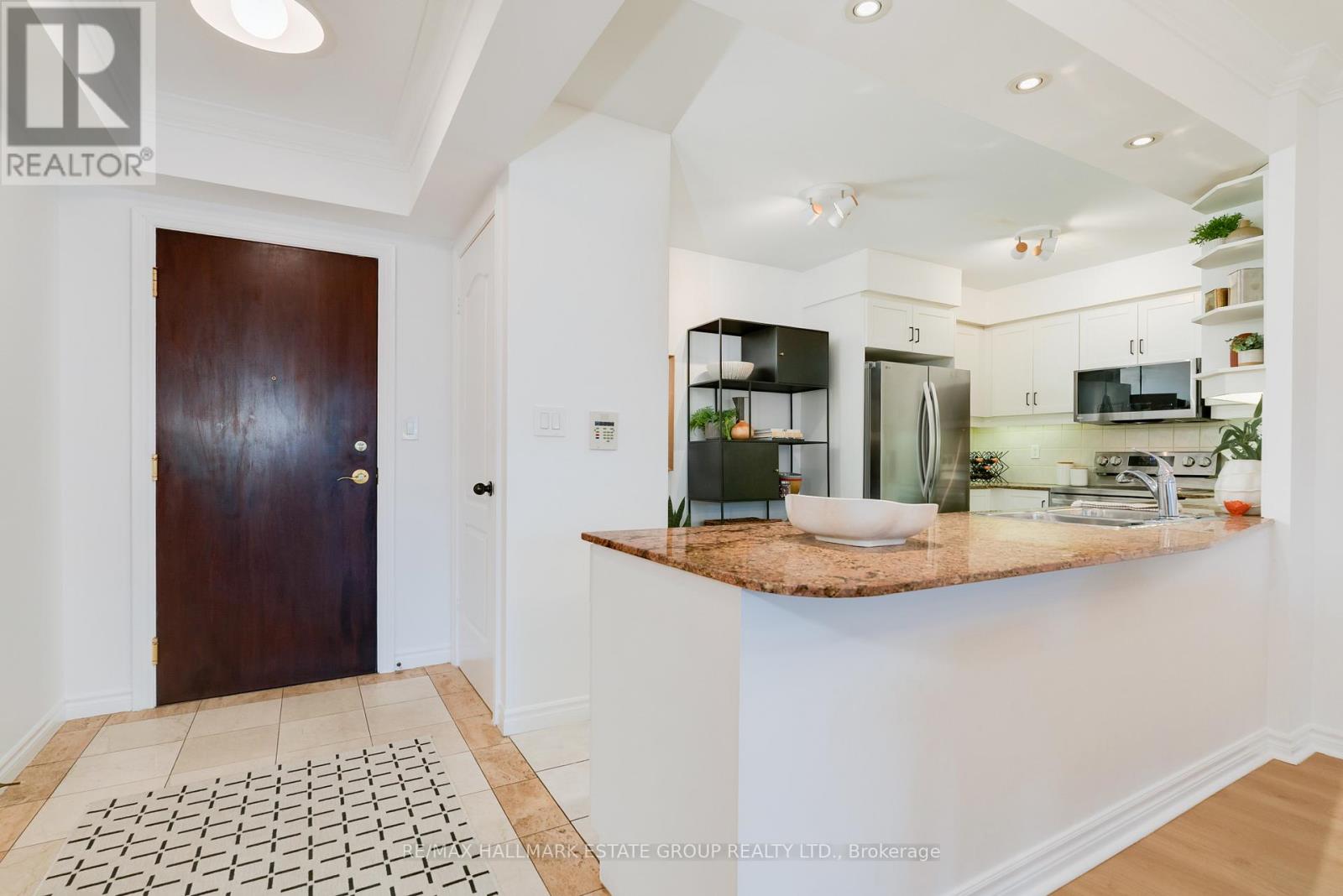 723 - 28 William Carson Crescent, Toronto, Ontario  M2P 2H1 - Photo 3 - C12805210