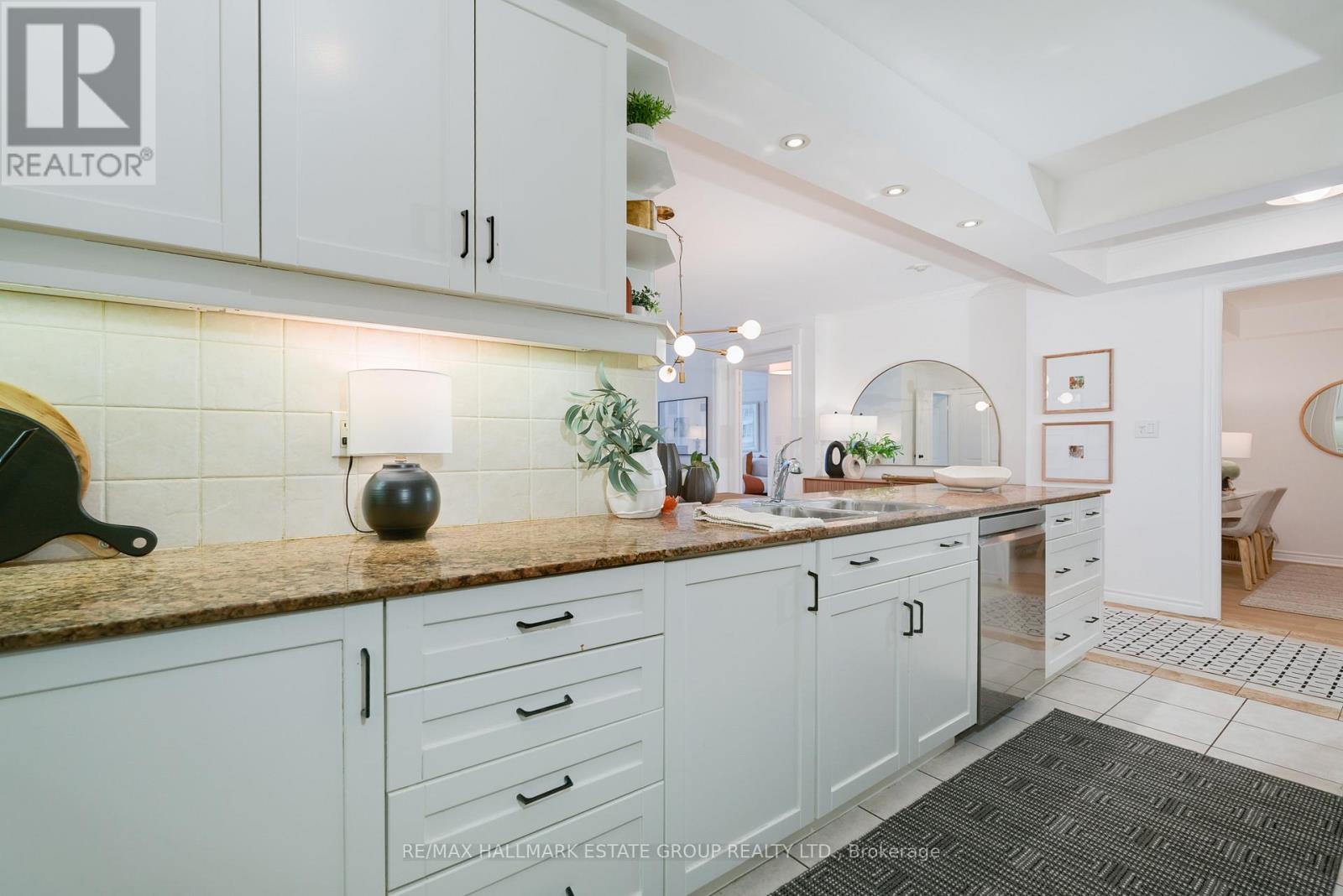 723 - 28 William Carson Crescent, Toronto, Ontario  M2P 2H1 - Photo 7 - C12805210