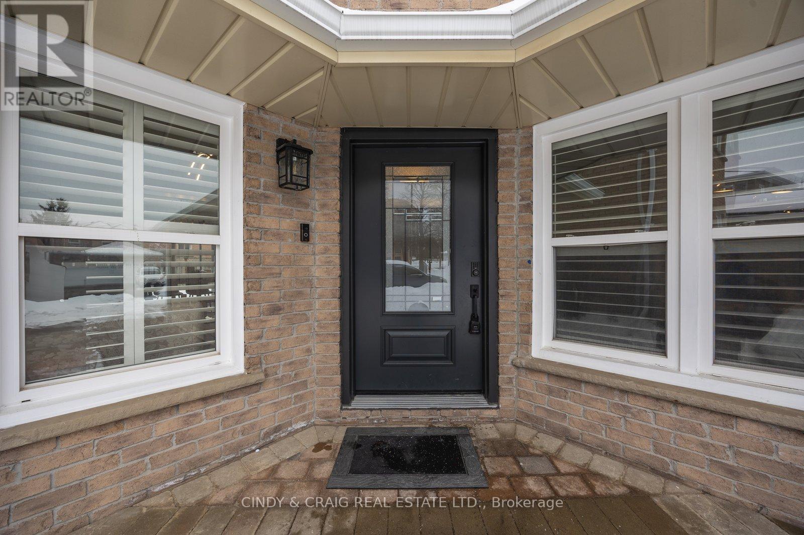 107 Hemingford Place, Whitby, Ontario  L1R 1G2 - Photo 2 - E12805070