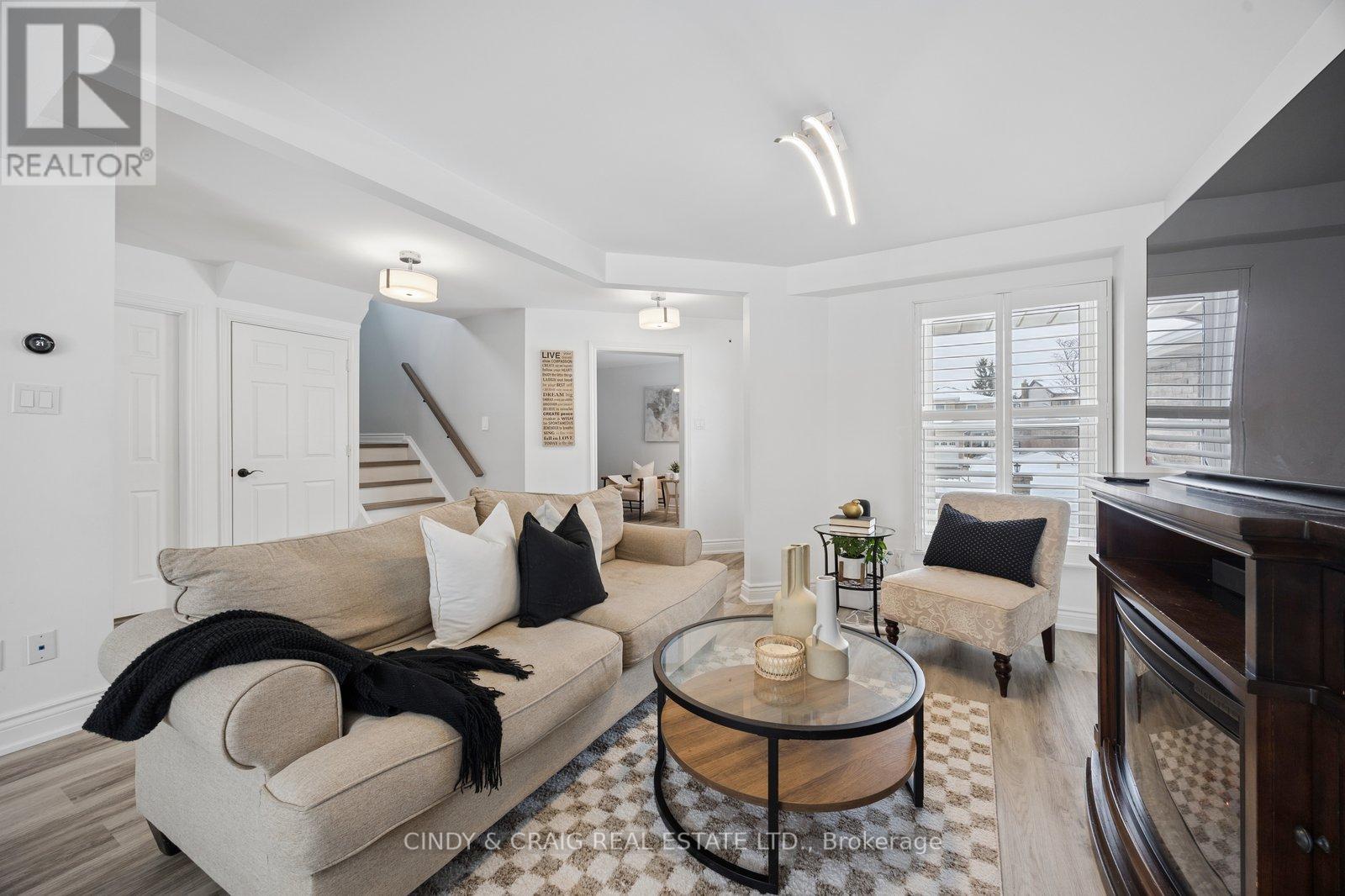 107 Hemingford Place, Whitby, Ontario  L1R 1G2 - Photo 4 - E12805070