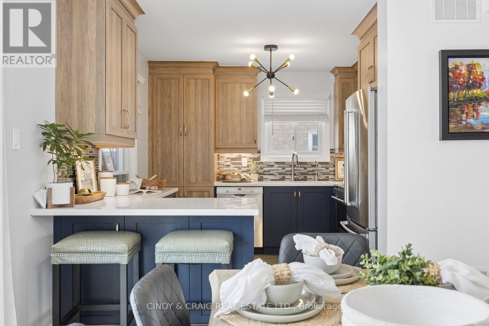 107 Hemingford Place, Whitby, Ontario  L1R 1G2 - Photo 6 - E12805070