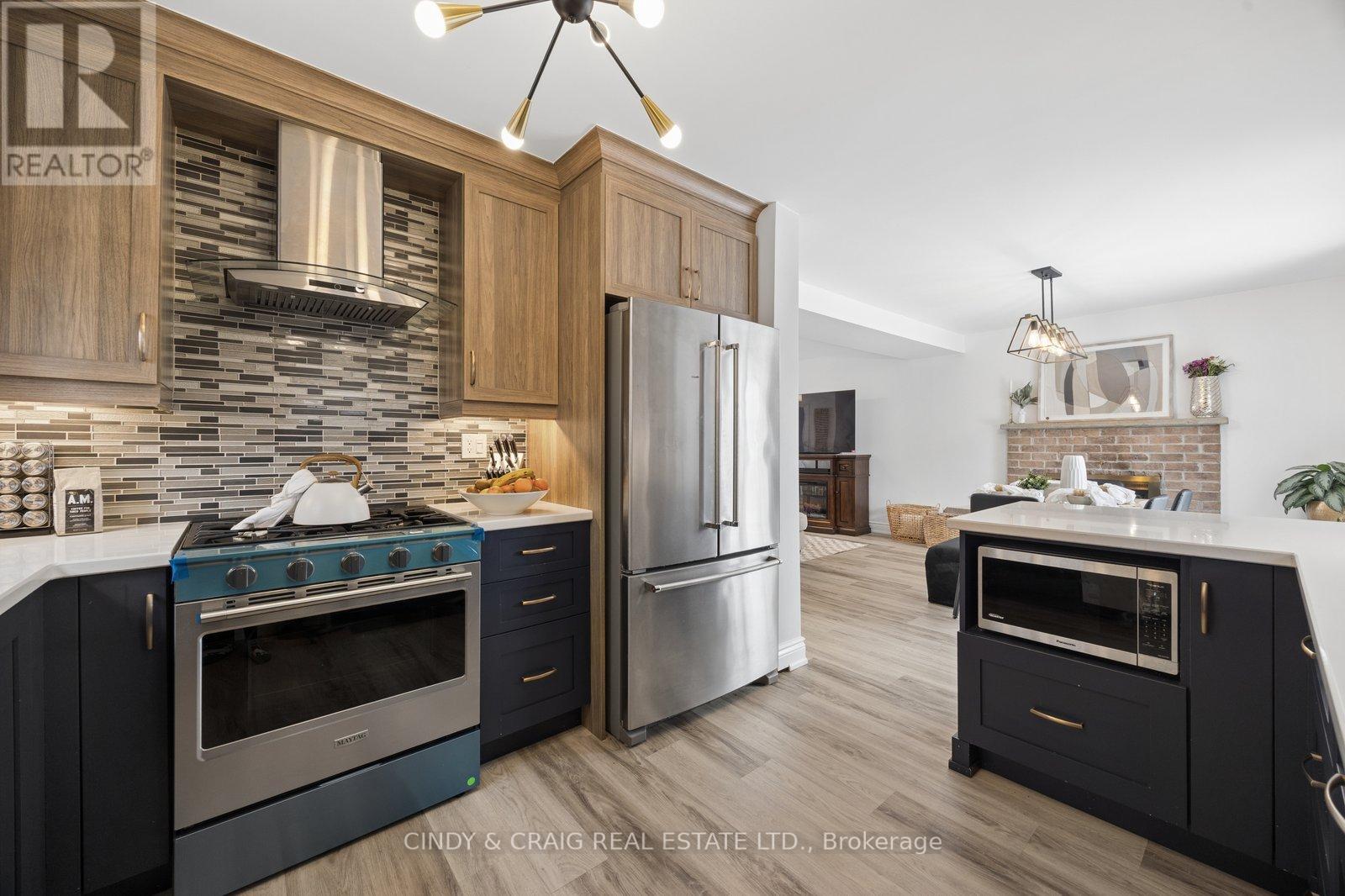 107 Hemingford Place, Whitby, Ontario  L1R 1G2 - Photo 8 - E12805070