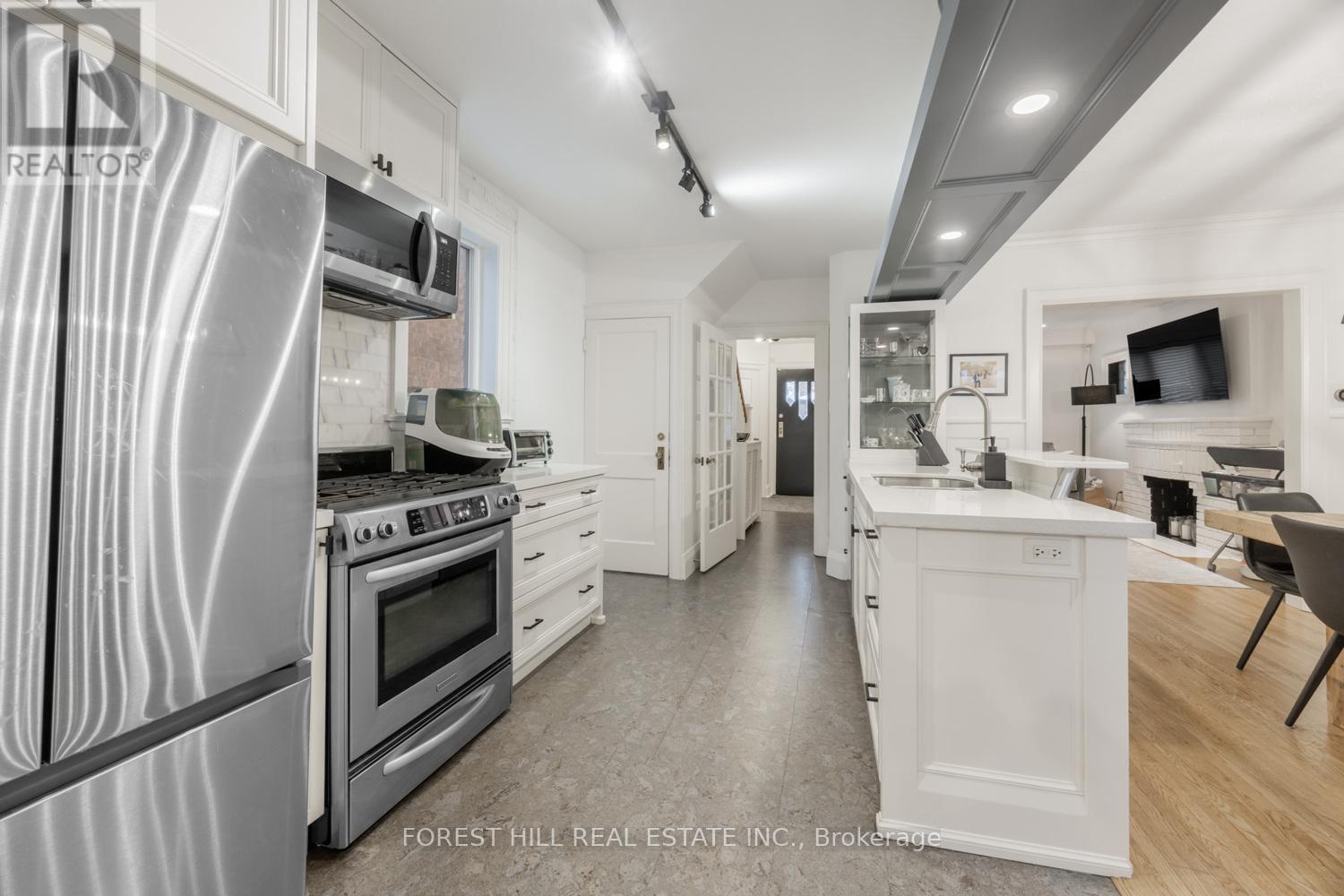 336 Arlington Avenue, Toronto, Ontario  M6C 2Z9 - Photo 5 - C12728756