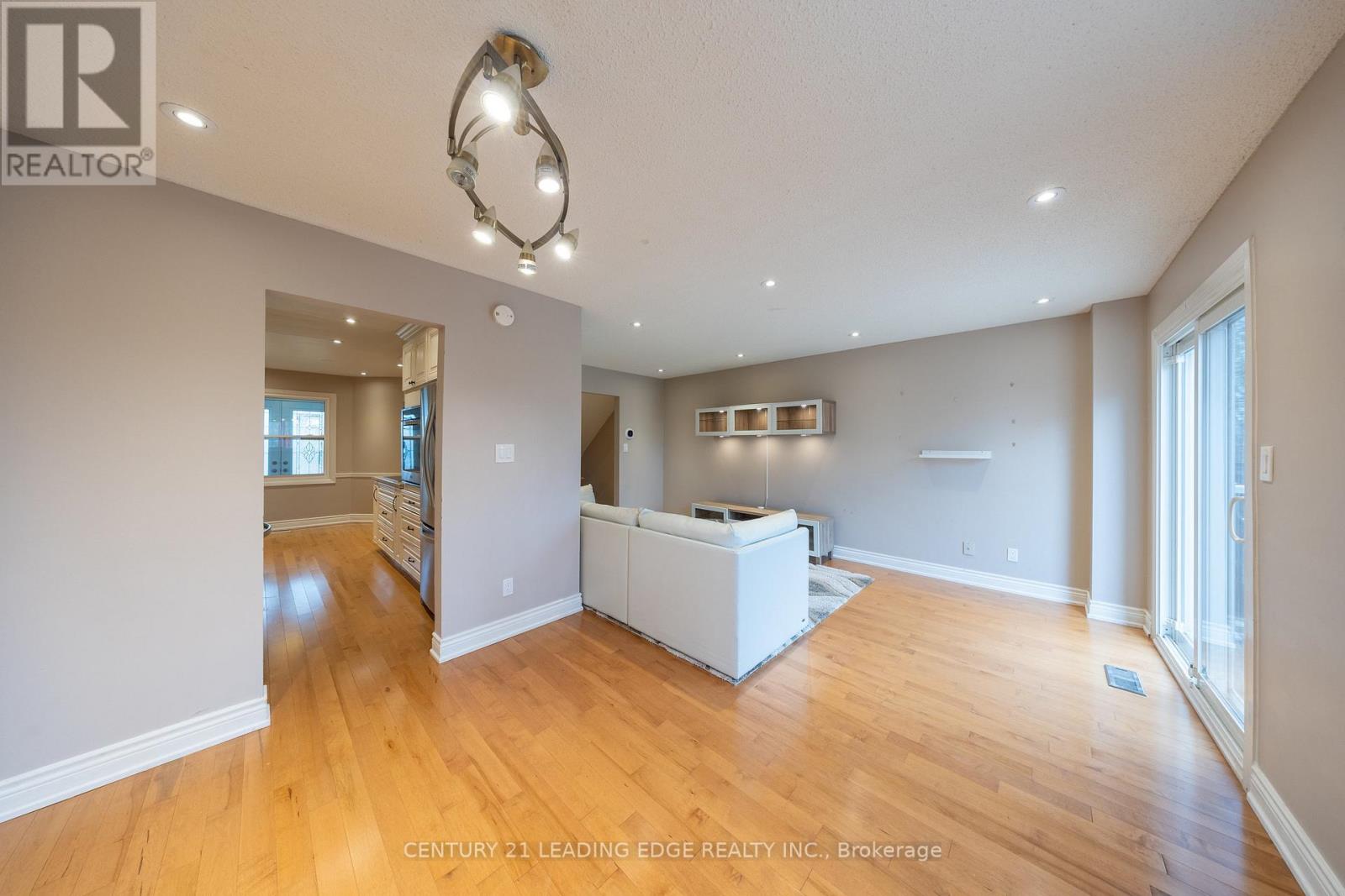 84 New Seabury Drive, Vaughan, Ontario  L4K 2B8 - Photo 13 - N12804980