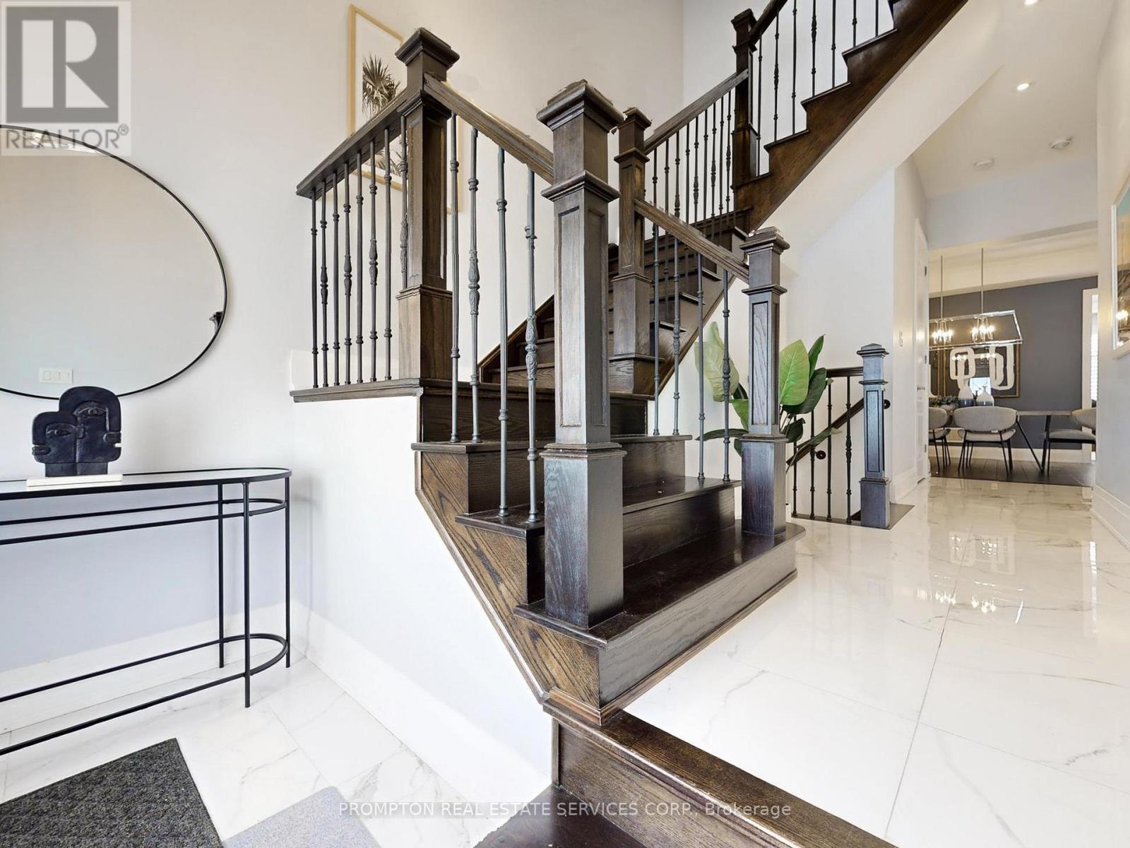 39 Giardina Crescent, Richmond Hill, Ontario  L4B 0G1 - Photo 2 - N12804994