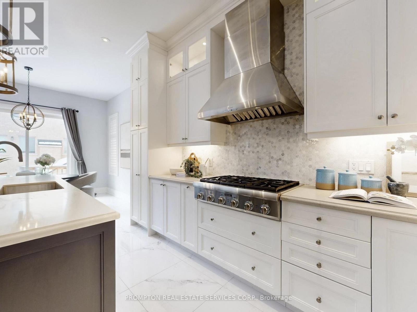 39 Giardina Crescent, Richmond Hill, Ontario  L4B 0G1 - Photo 9 - N12804994