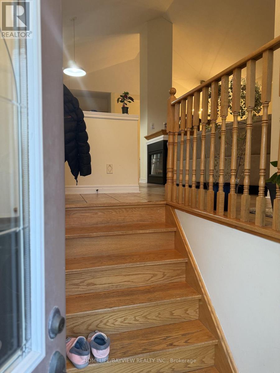 32 Villandry Crescent, Vaughan (Maple), Ontario  L6A 2R1 - Photo 4 - N12805080