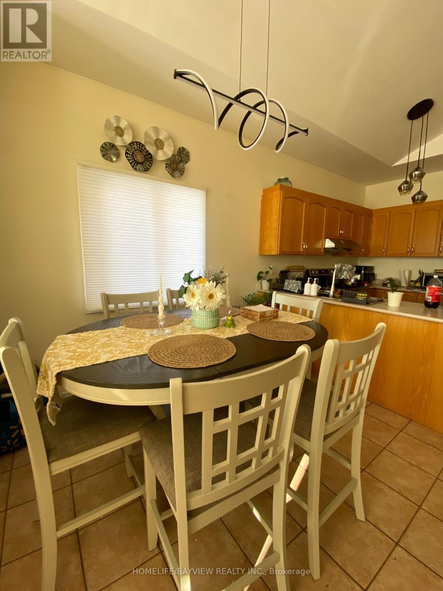 32 Villandry Crescent, Vaughan (Maple), Ontario  L6A 2R1 - Photo 6 - N12805080