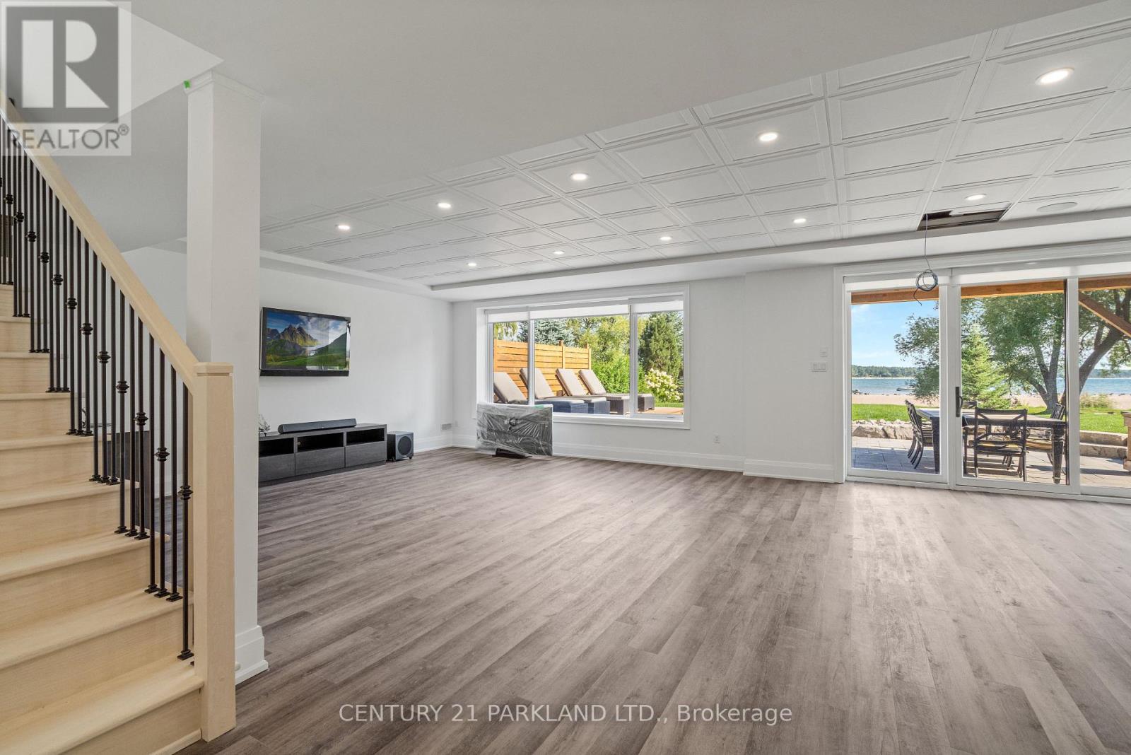 326 Tiny Beaches Road S, Tiny, Ontario  L0L 2J0 - Photo 11 - S12805036